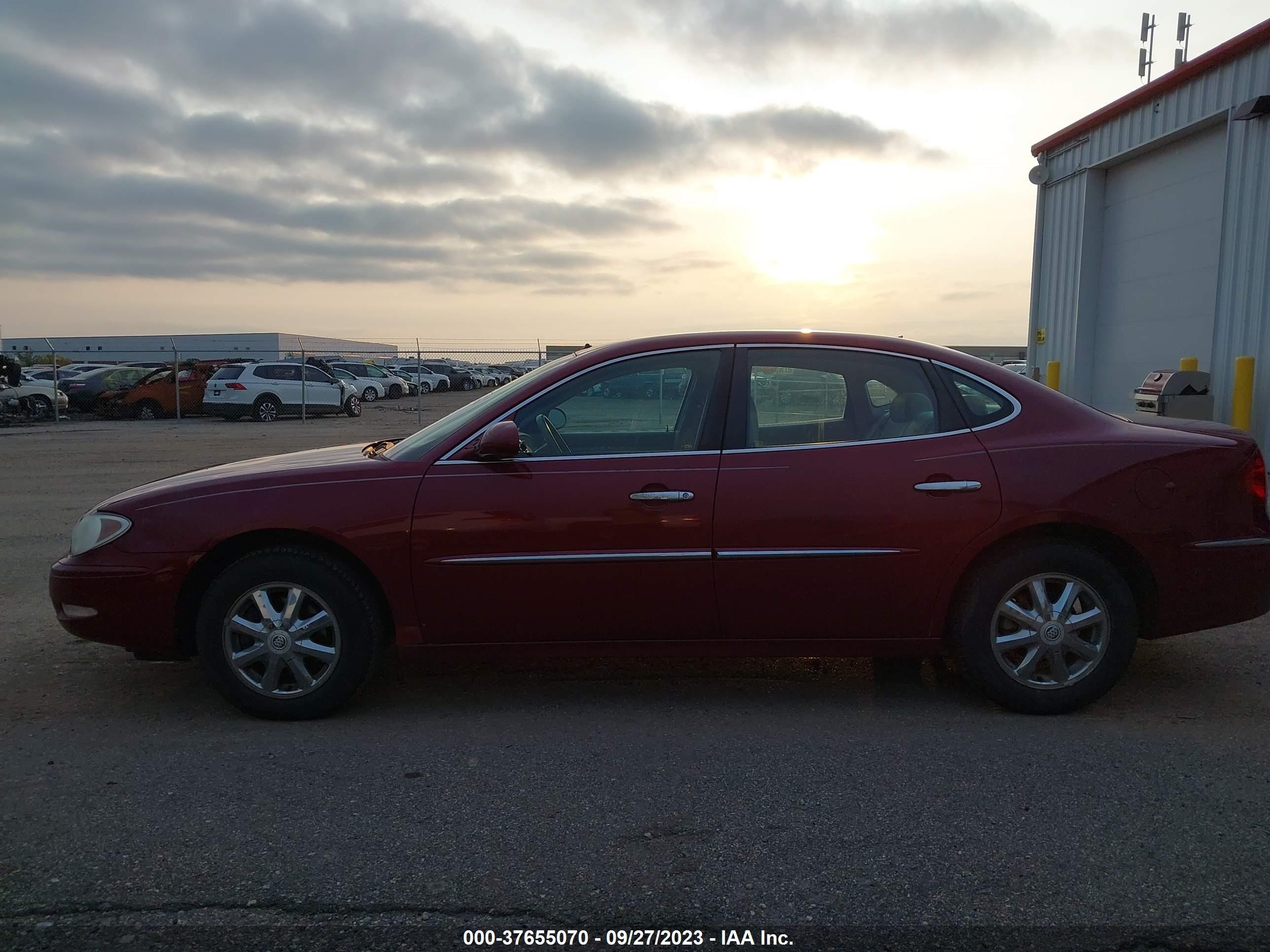 Photo 13 VIN: 2G4WD562651203681 - BUICK LACROSSE 