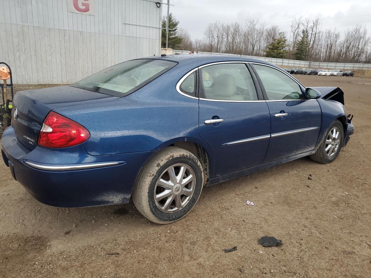 Photo 2 VIN: 2G4WD562X51253225 - BUICK LACROSSE 