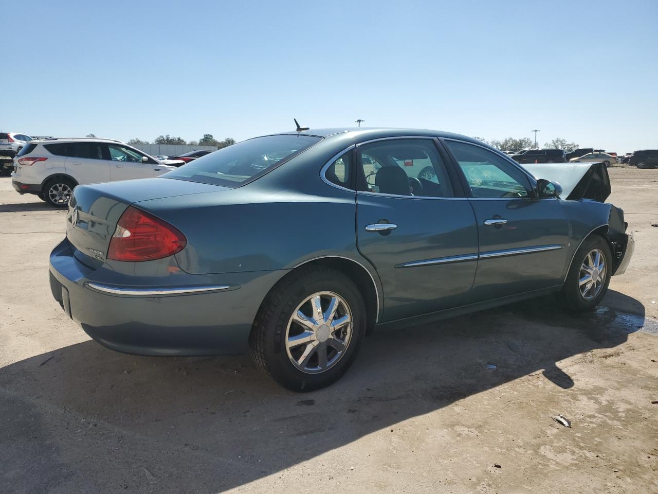 Photo 2 VIN: 2G4WD582061119015 - BUICK LACROSSE 