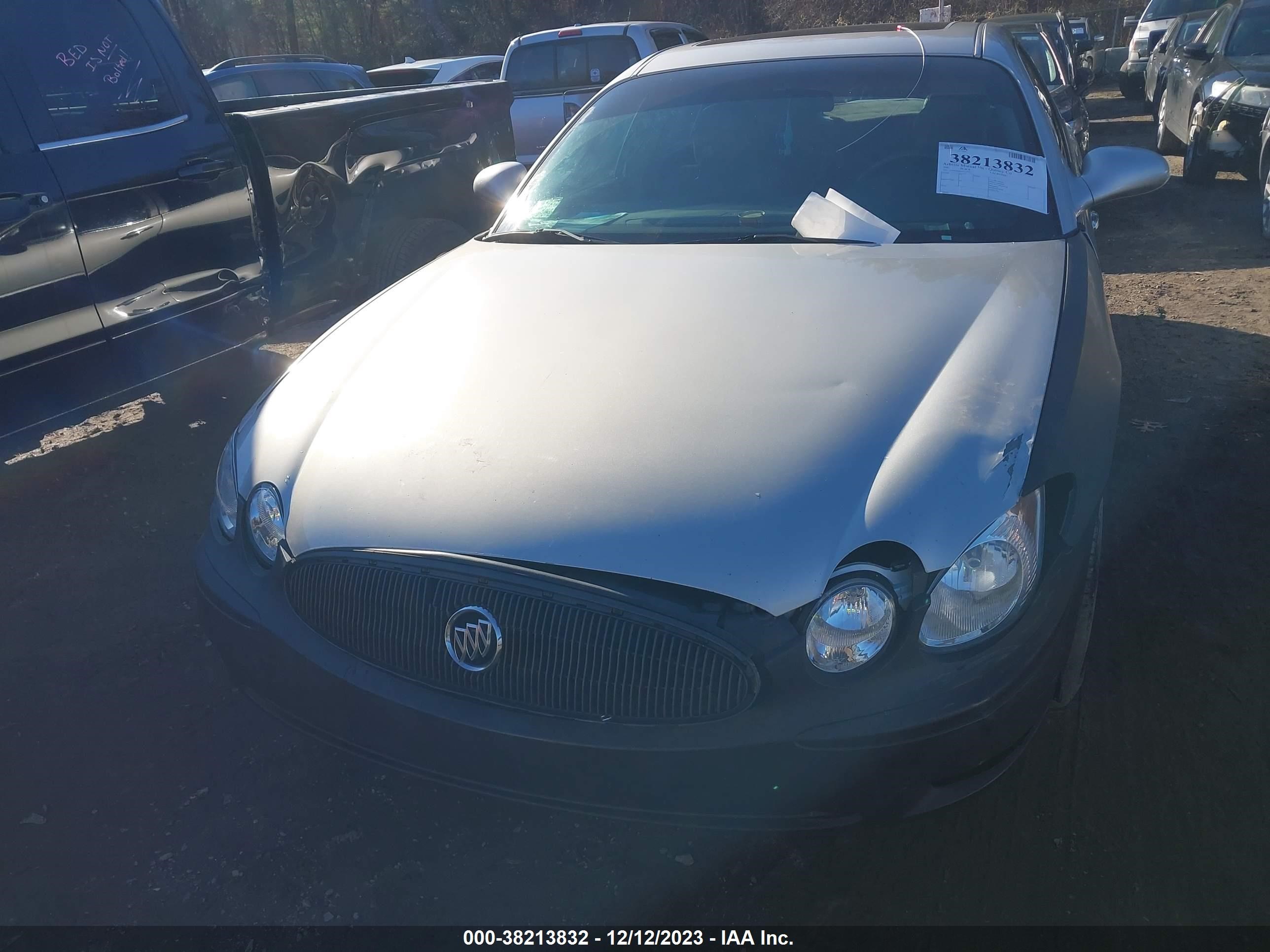 Photo 5 VIN: 2G4WD582071146457 - BUICK LACROSSE 