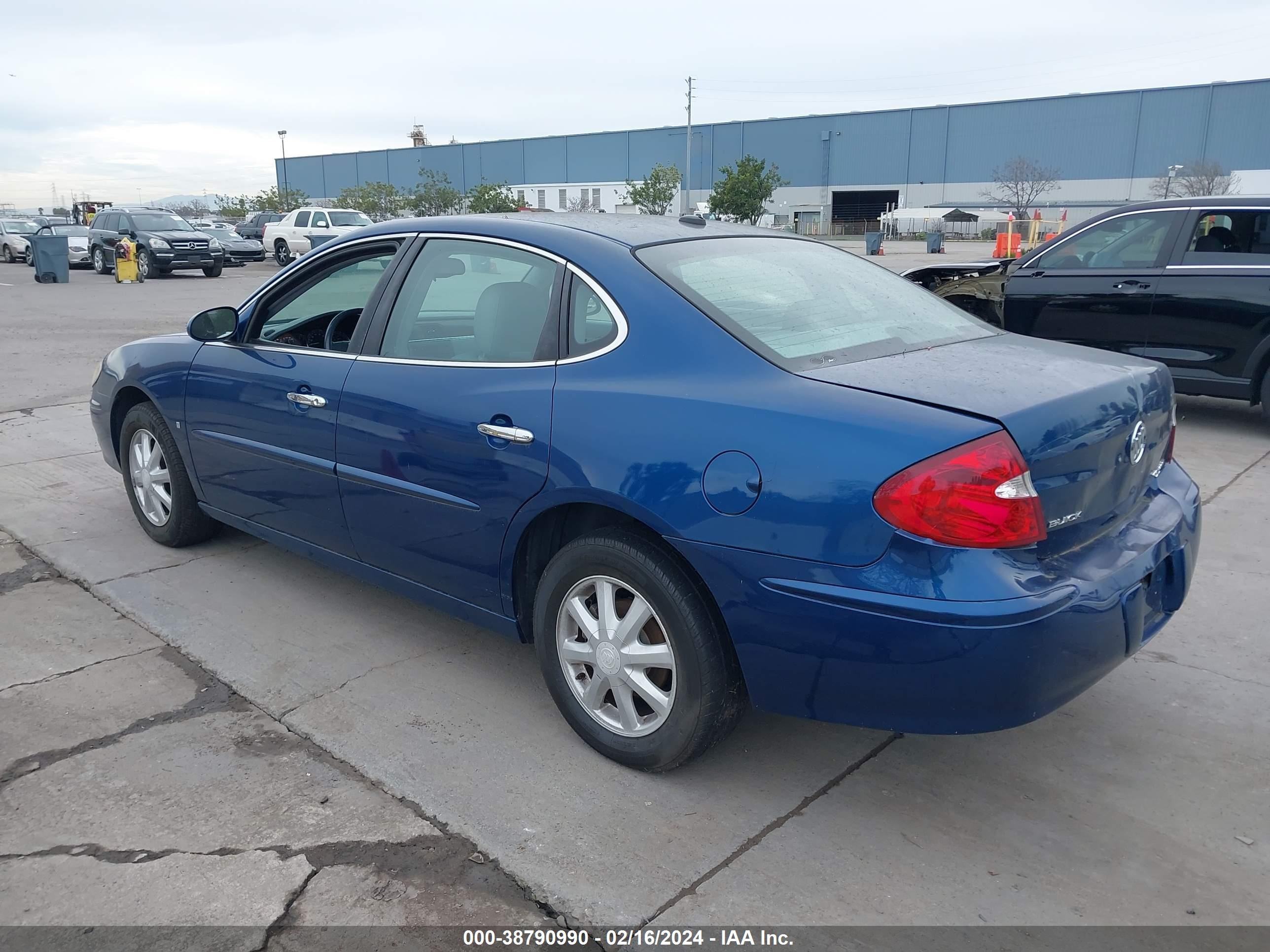 Photo 2 VIN: 2G4WD582161191910 - BUICK LACROSSE 