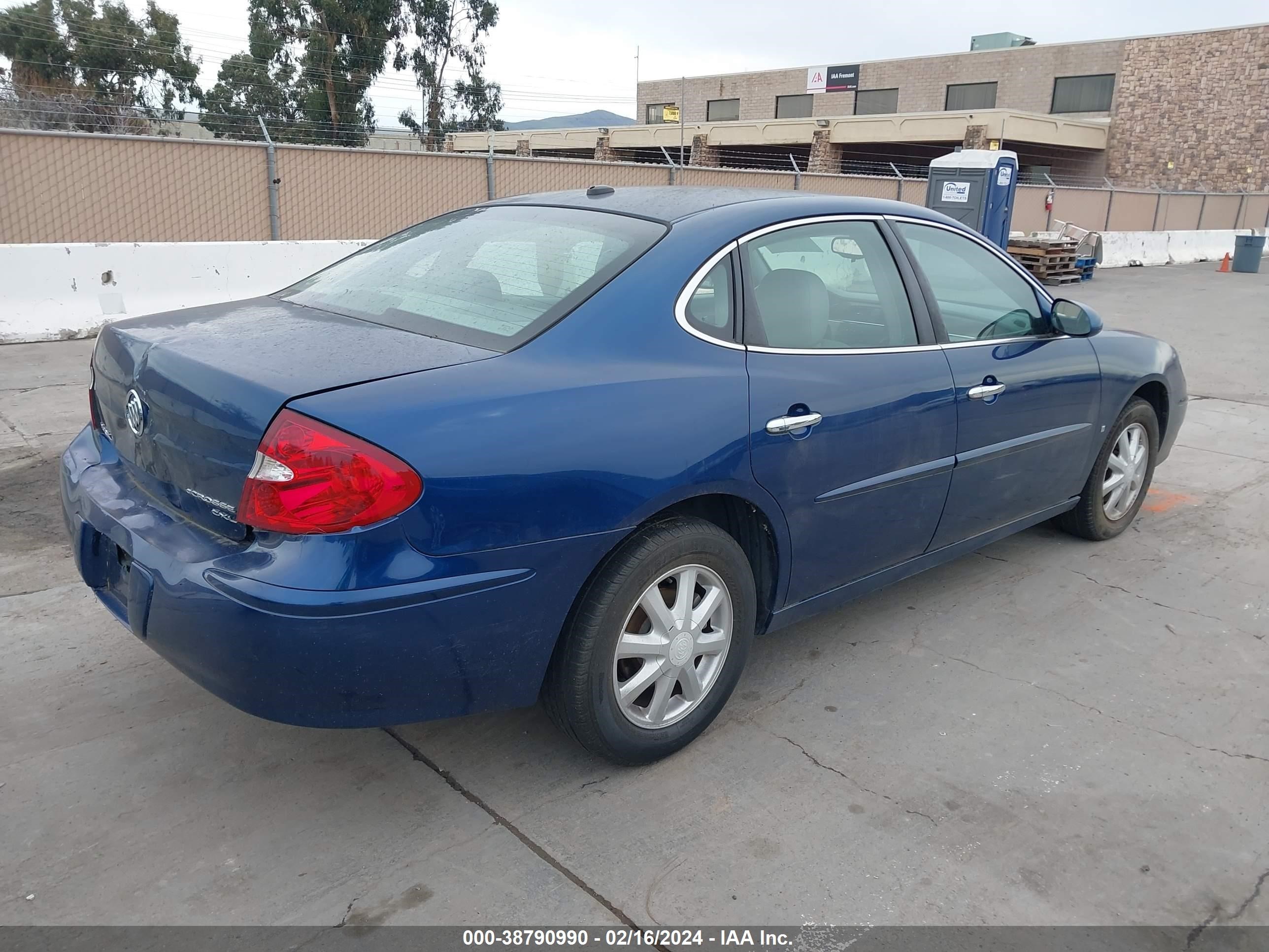 Photo 3 VIN: 2G4WD582161191910 - BUICK LACROSSE 