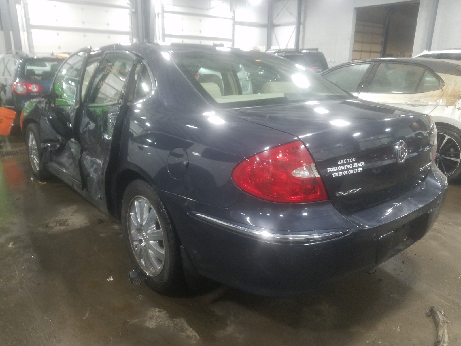 Photo 2 VIN: 2G4WD582181170705 - BUICK LACROSSE C 