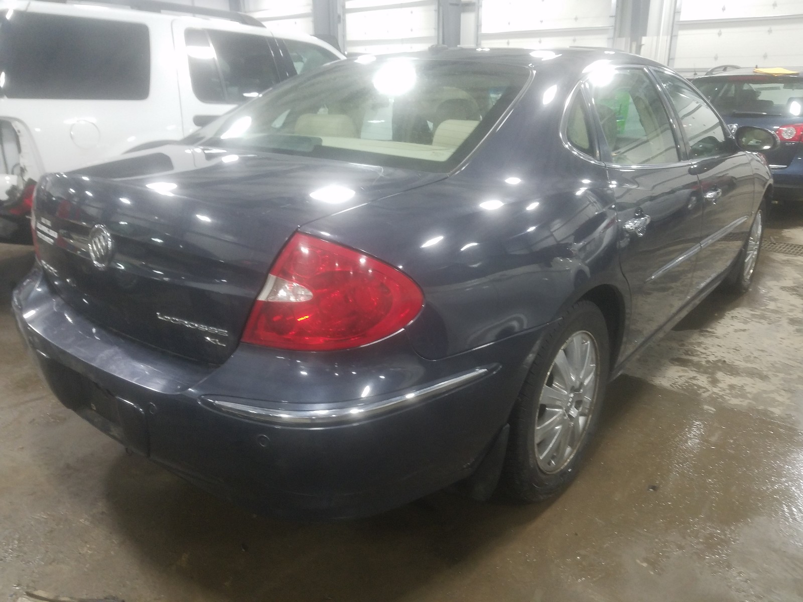 Photo 3 VIN: 2G4WD582181170705 - BUICK LACROSSE C 