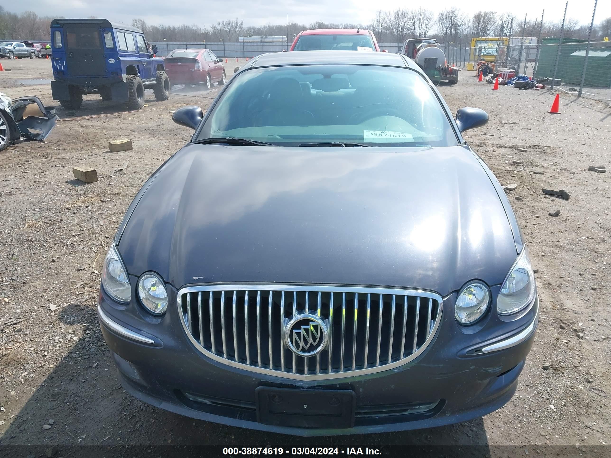 Photo 11 VIN: 2G4WD582181207929 - BUICK LACROSSE 