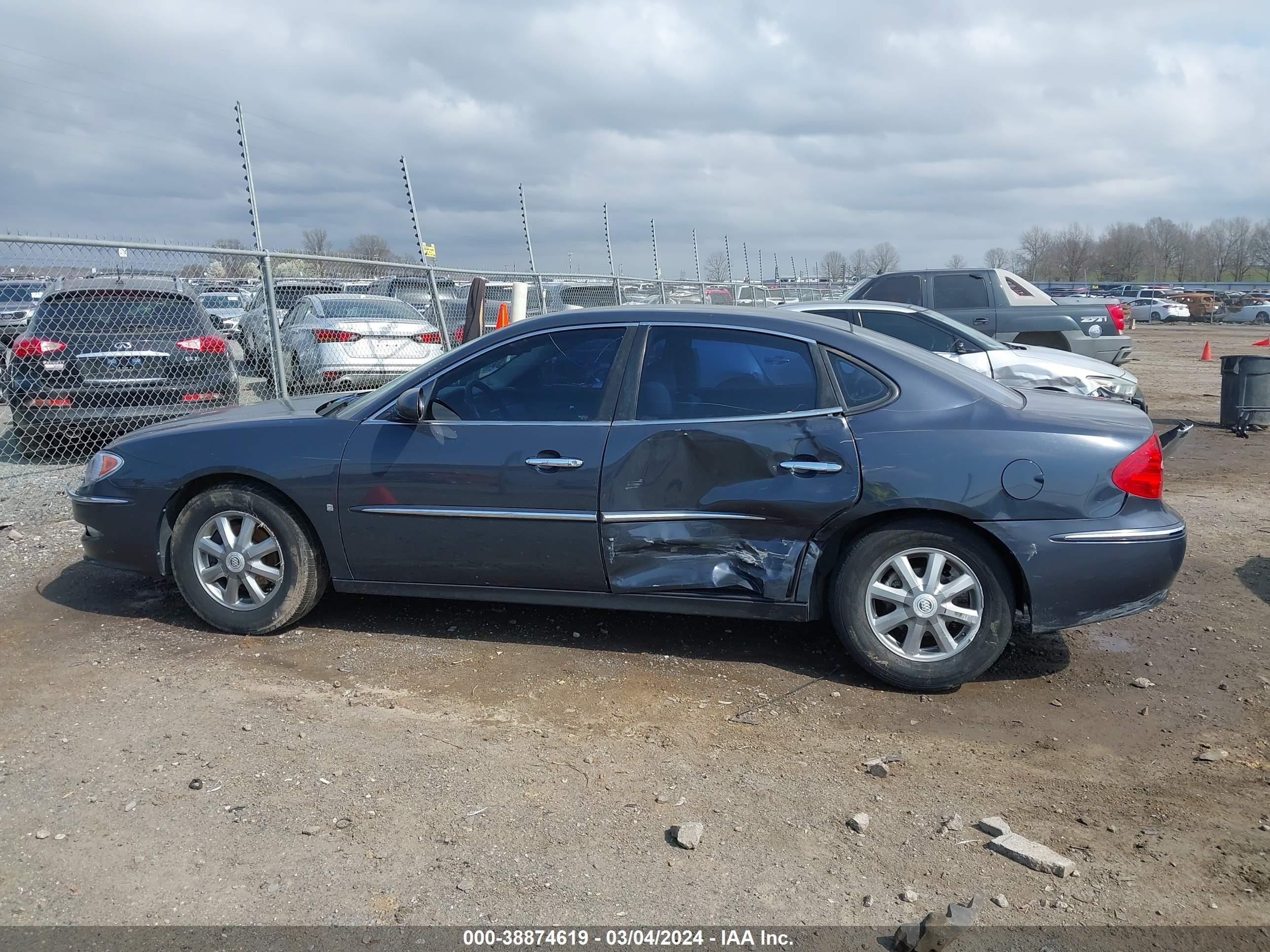 Photo 13 VIN: 2G4WD582181207929 - BUICK LACROSSE 