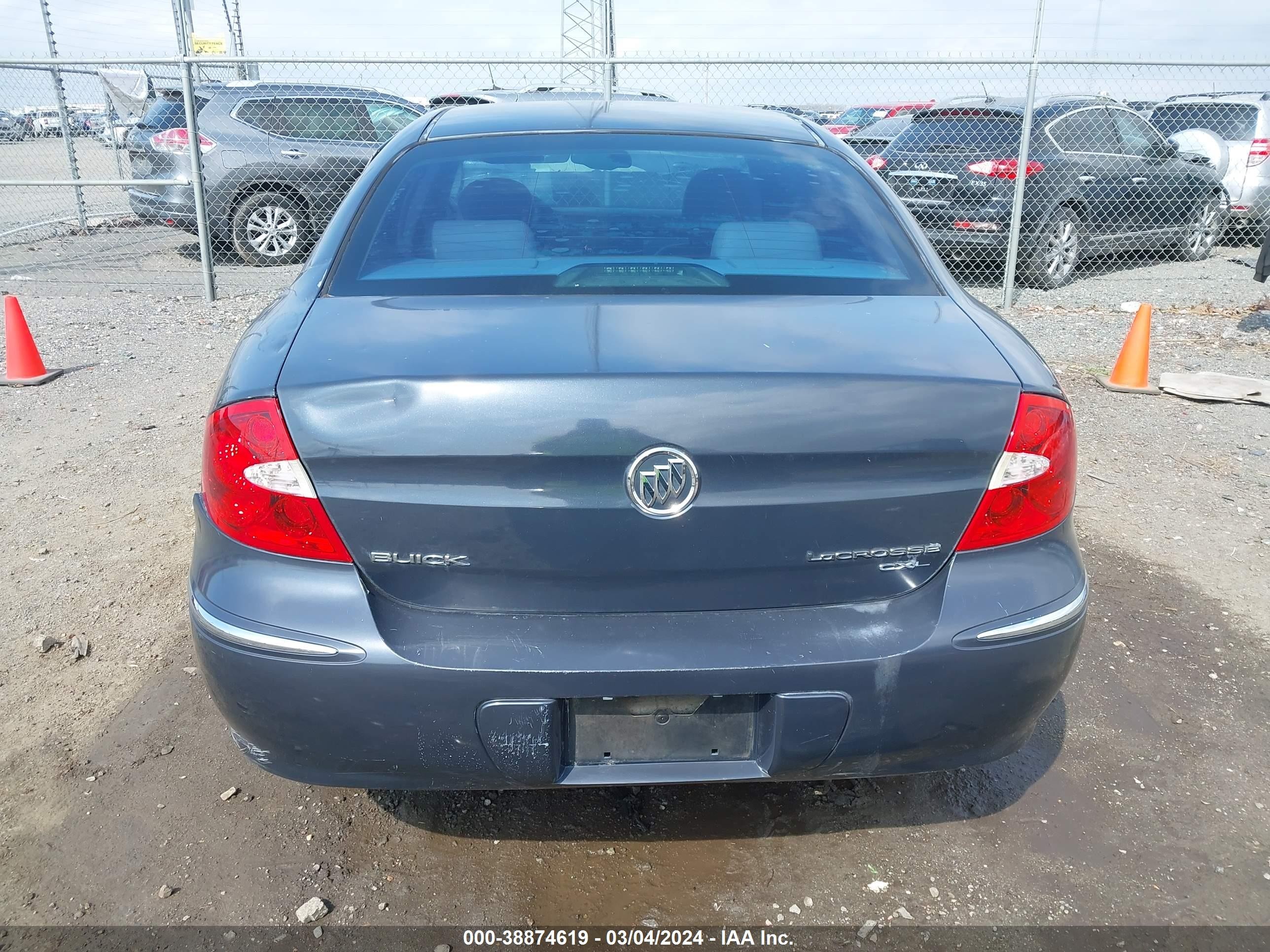 Photo 15 VIN: 2G4WD582181207929 - BUICK LACROSSE 