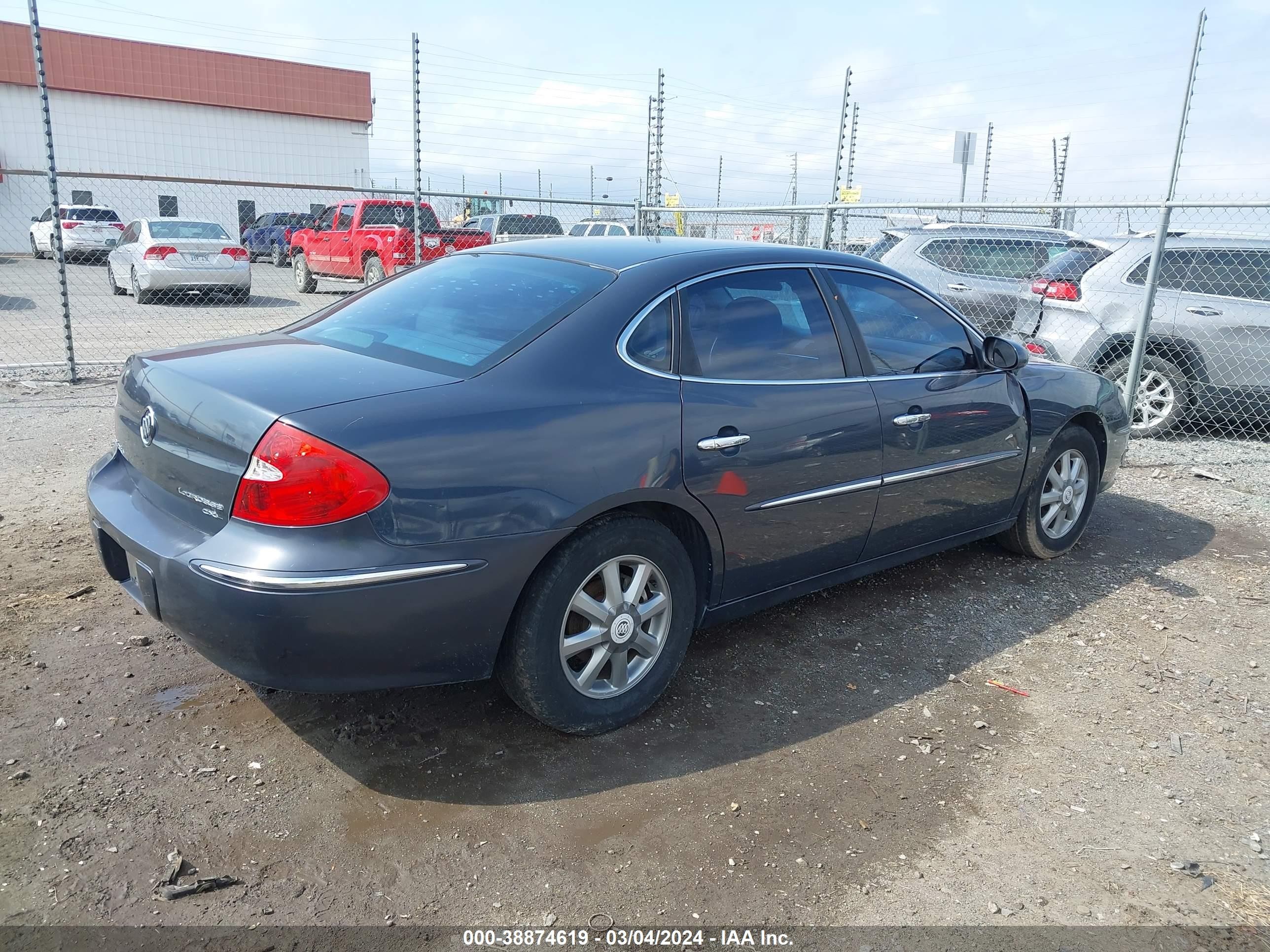 Photo 3 VIN: 2G4WD582181207929 - BUICK LACROSSE 