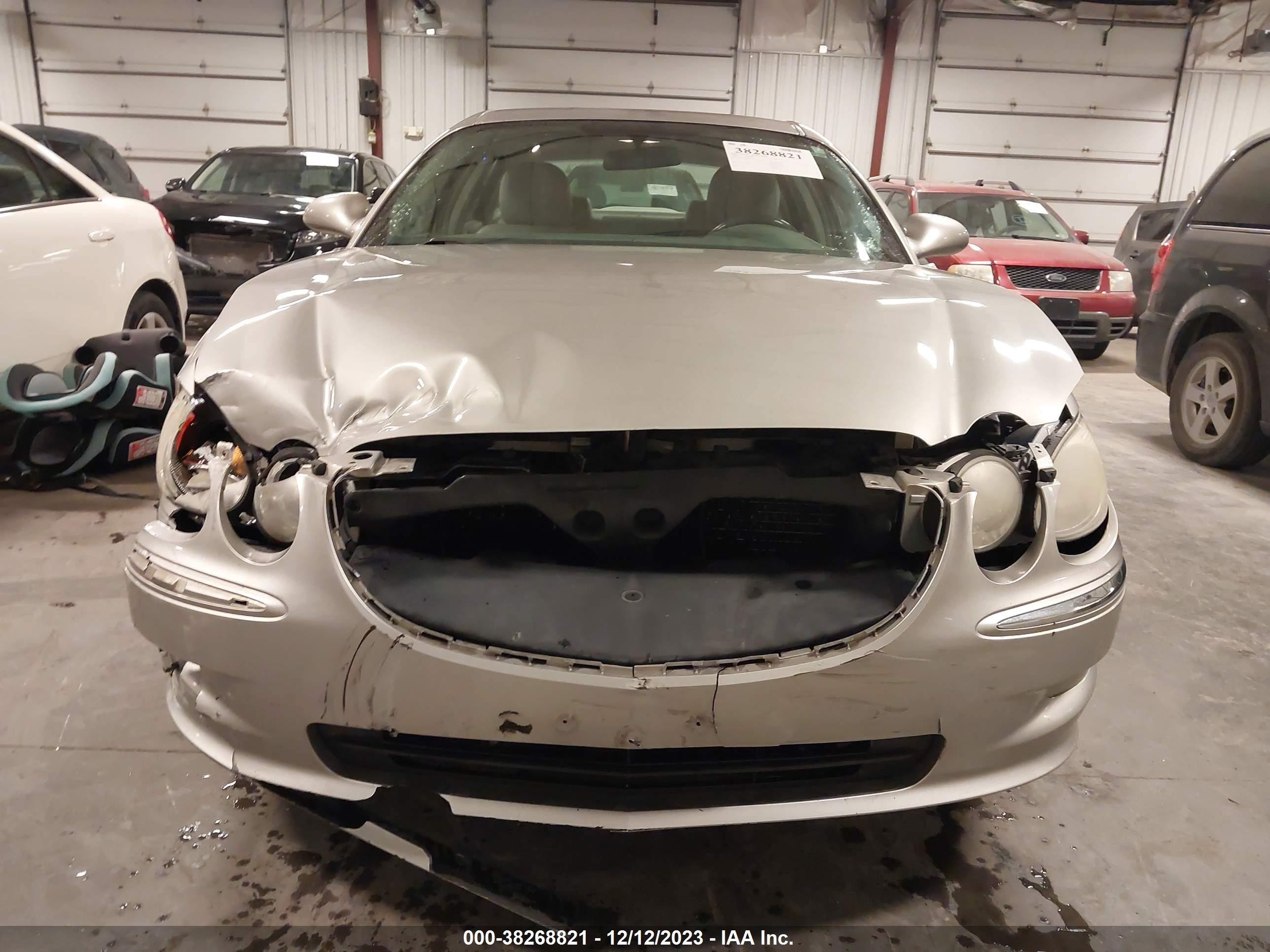 Photo 11 VIN: 2G4WD582181220079 - BUICK LACROSSE 