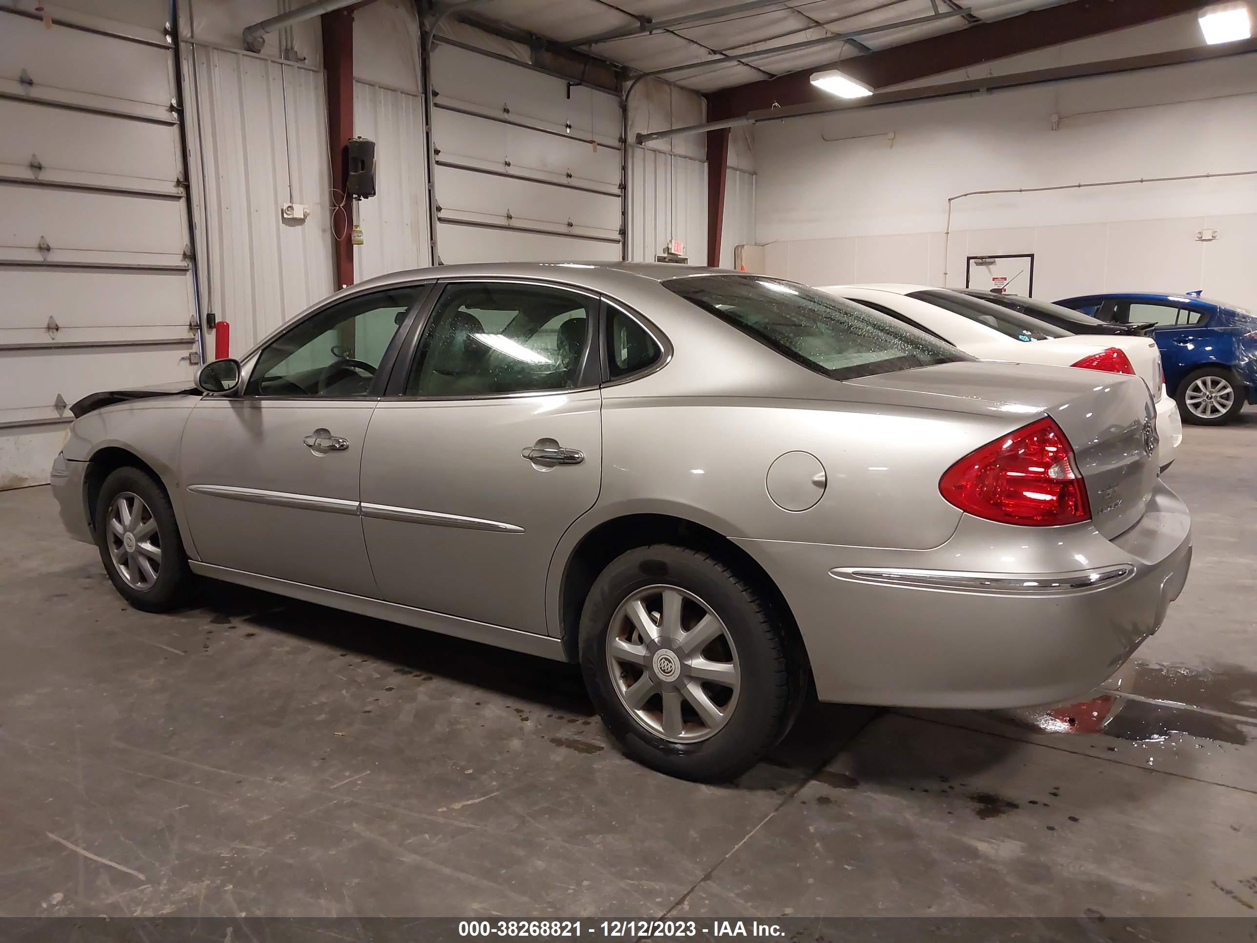 Photo 13 VIN: 2G4WD582181220079 - BUICK LACROSSE 