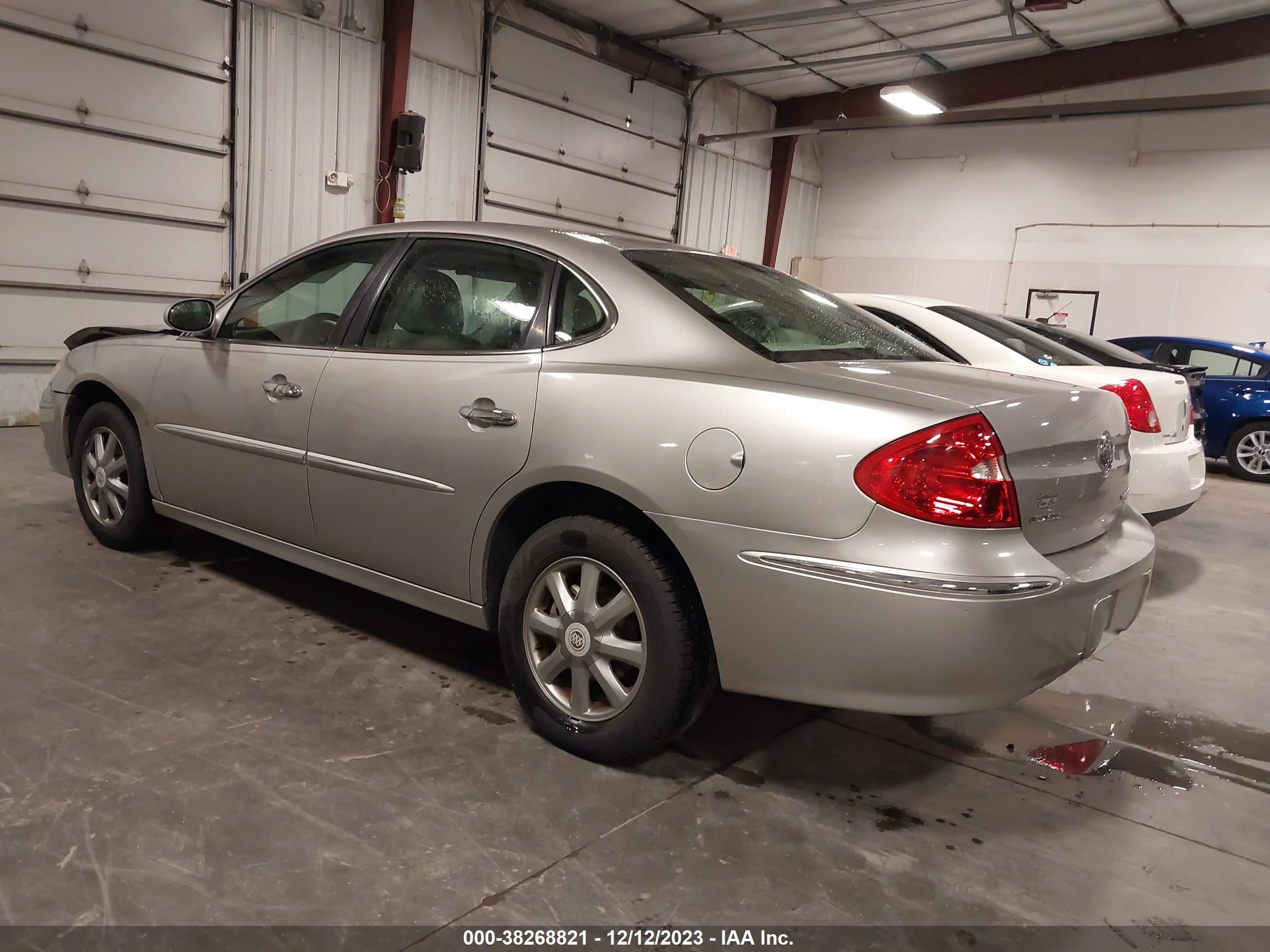 Photo 2 VIN: 2G4WD582181220079 - BUICK LACROSSE 