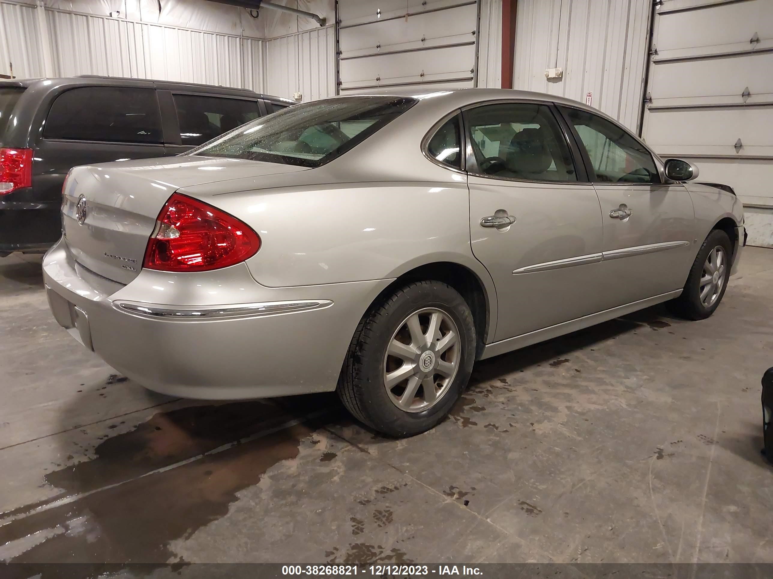 Photo 3 VIN: 2G4WD582181220079 - BUICK LACROSSE 