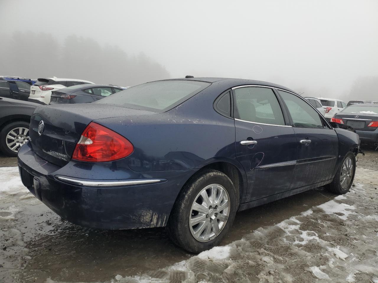 Photo 2 VIN: 2G4WD582181380558 - BUICK LACROSSE 