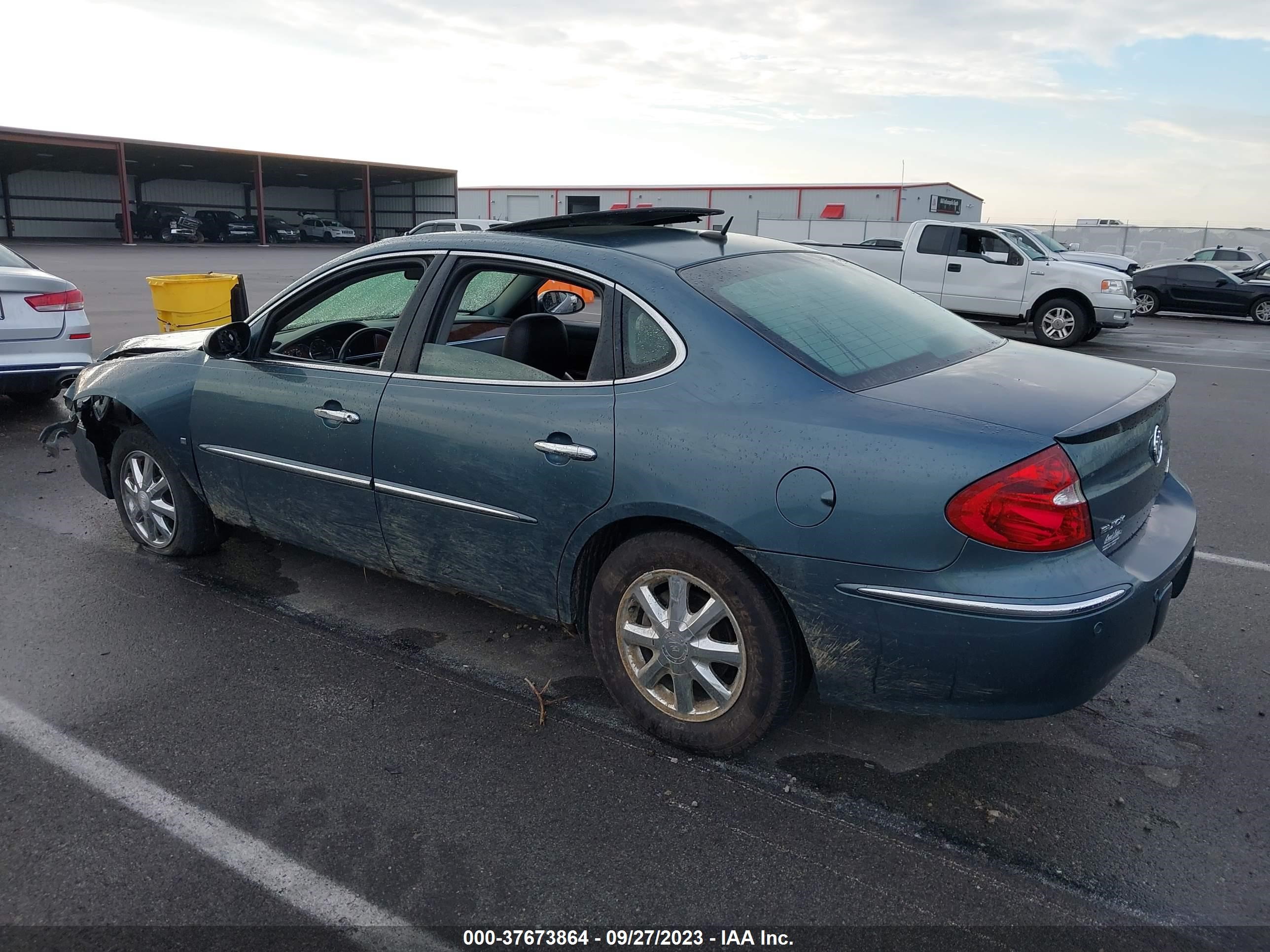 Photo 2 VIN: 2G4WD582261178468 - BUICK LACROSSE 