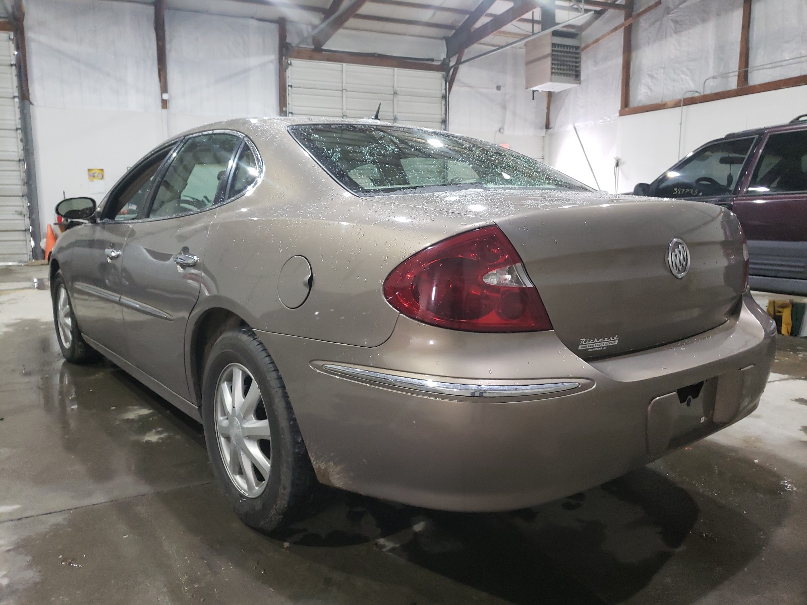 Photo 2 VIN: 2G4WD582261225370 - BUICK LACROSSE C 