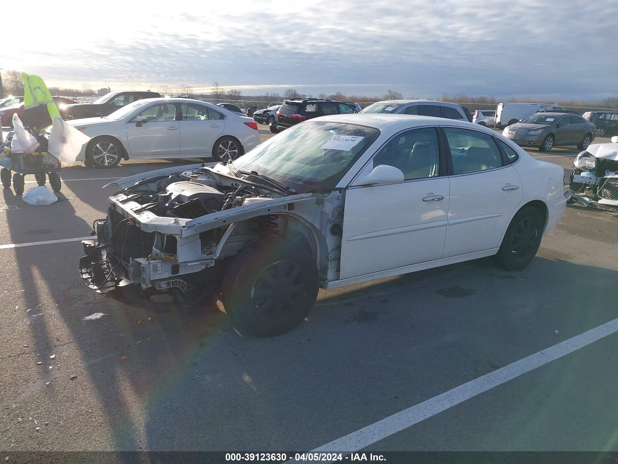 Photo 1 VIN: 2G4WD582261282023 - BUICK LACROSSE 