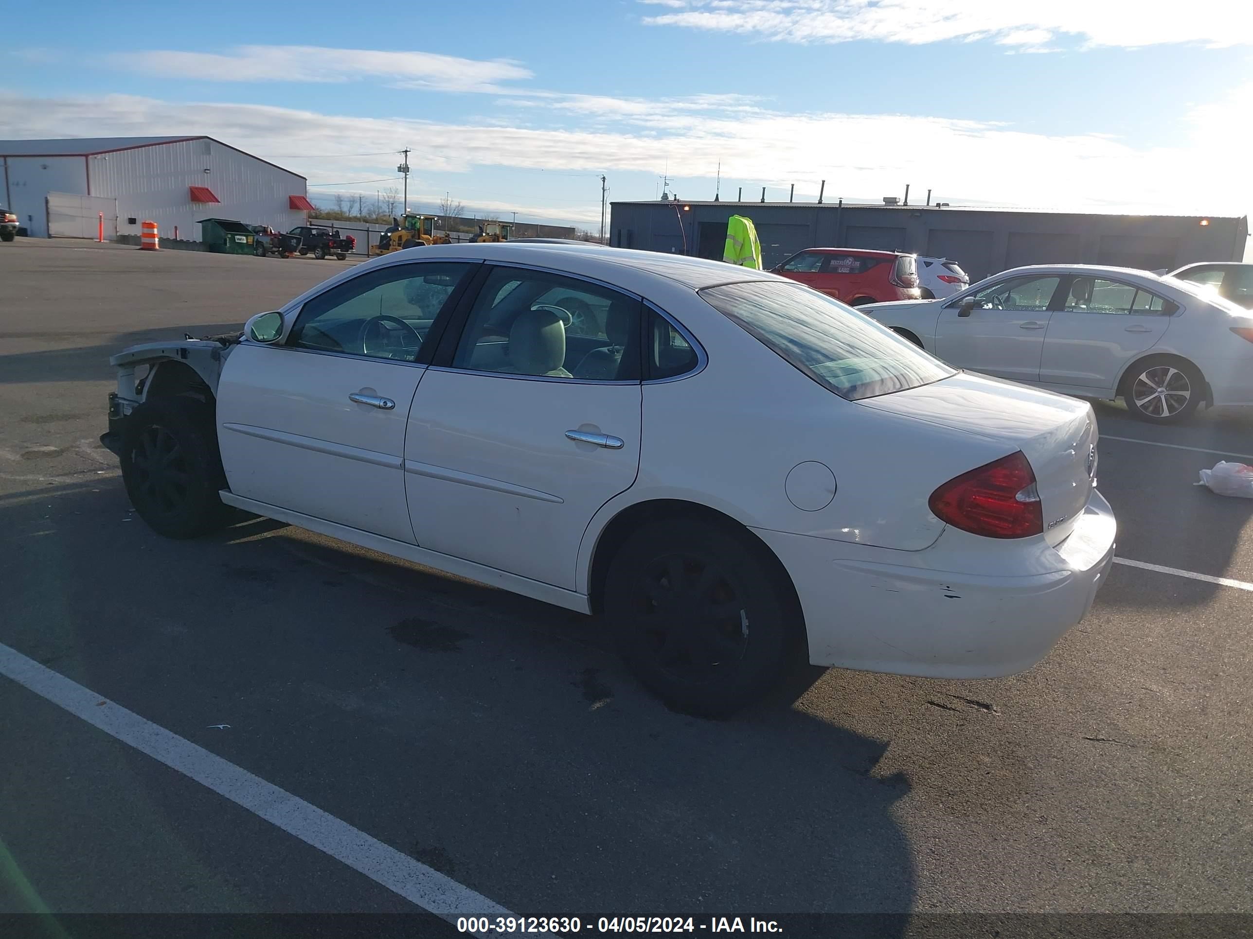 Photo 2 VIN: 2G4WD582261282023 - BUICK LACROSSE 