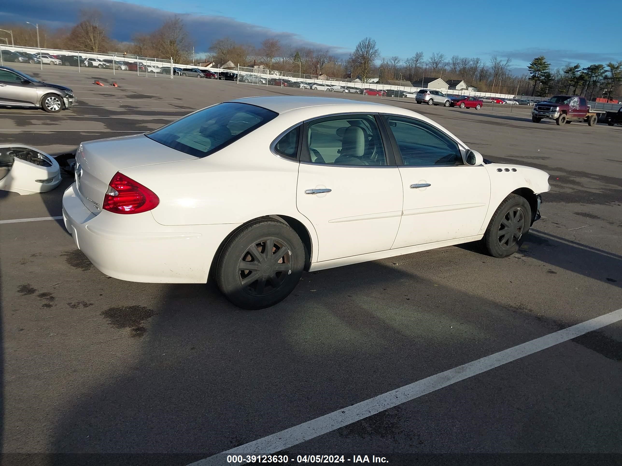 Photo 3 VIN: 2G4WD582261282023 - BUICK LACROSSE 