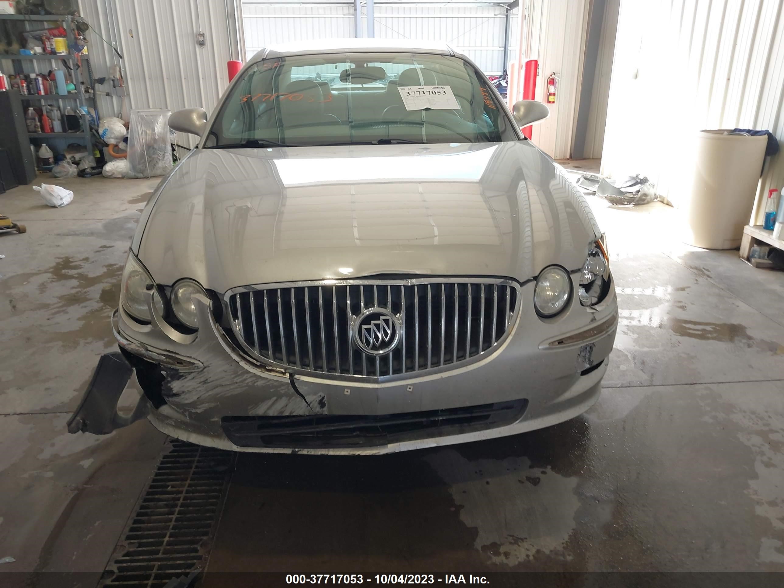 Photo 11 VIN: 2G4WD582281176075 - BUICK LACROSSE 