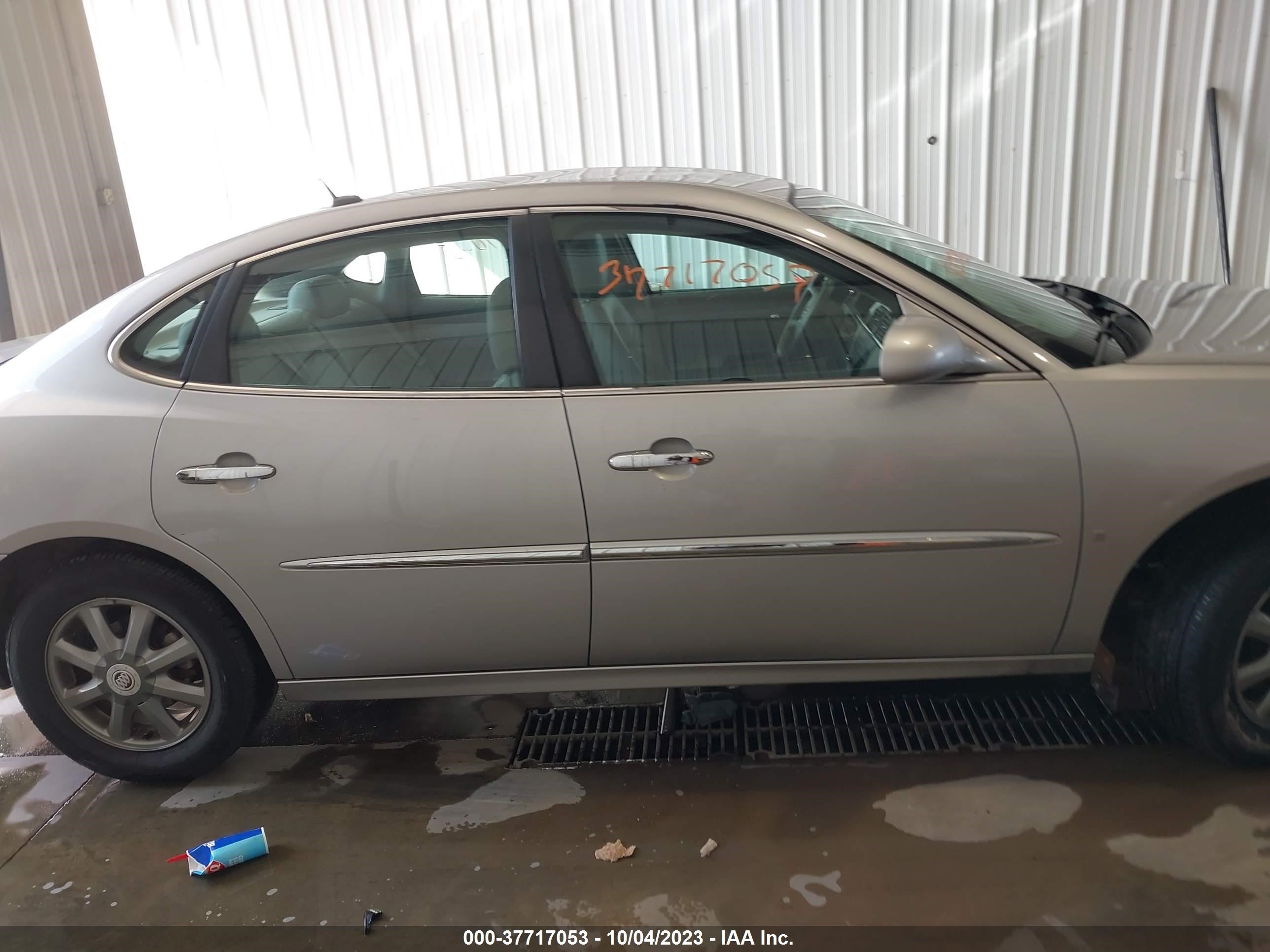 Photo 12 VIN: 2G4WD582281176075 - BUICK LACROSSE 