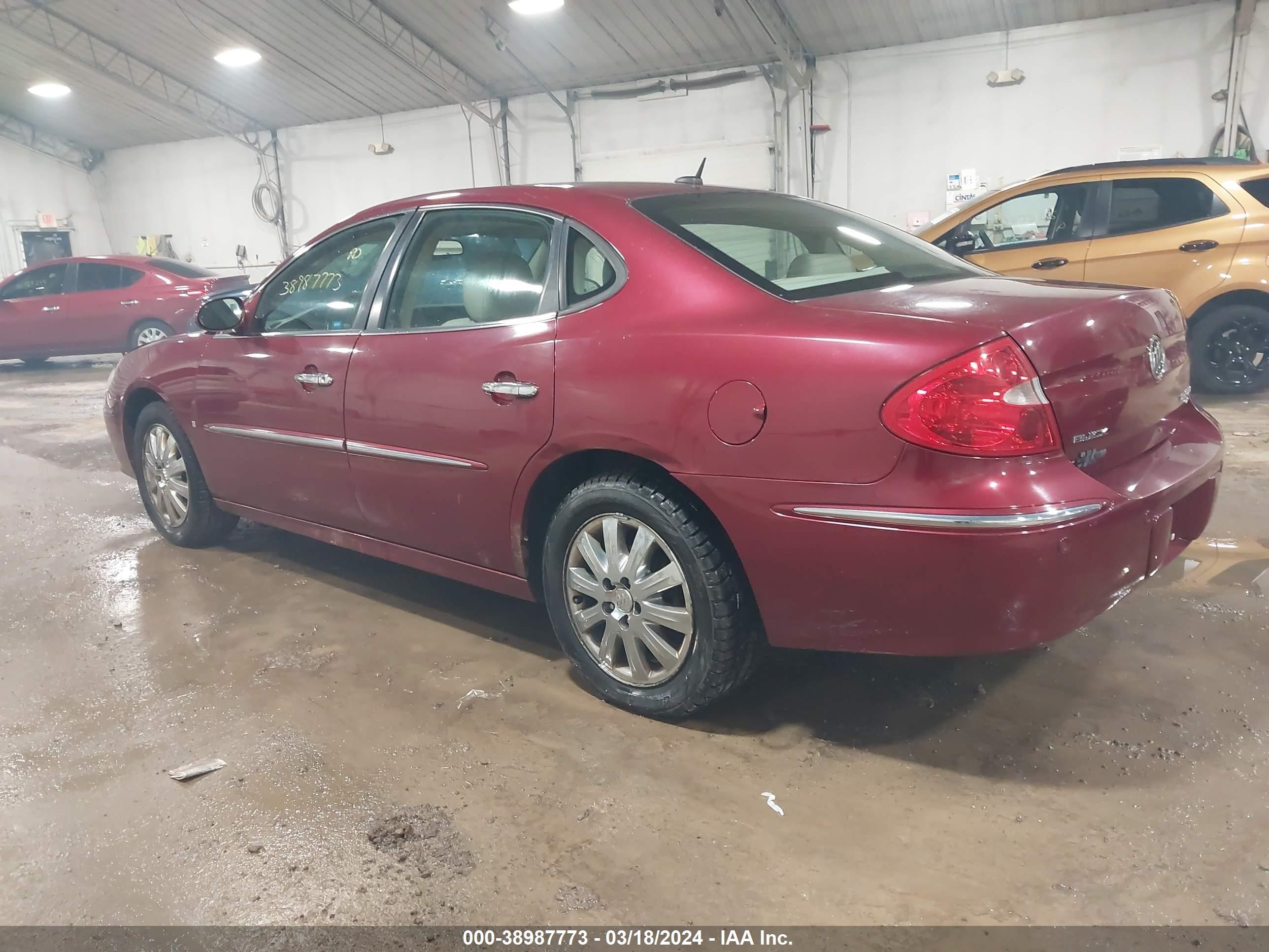 Photo 2 VIN: 2G4WD582291244117 - BUICK LACROSSE 