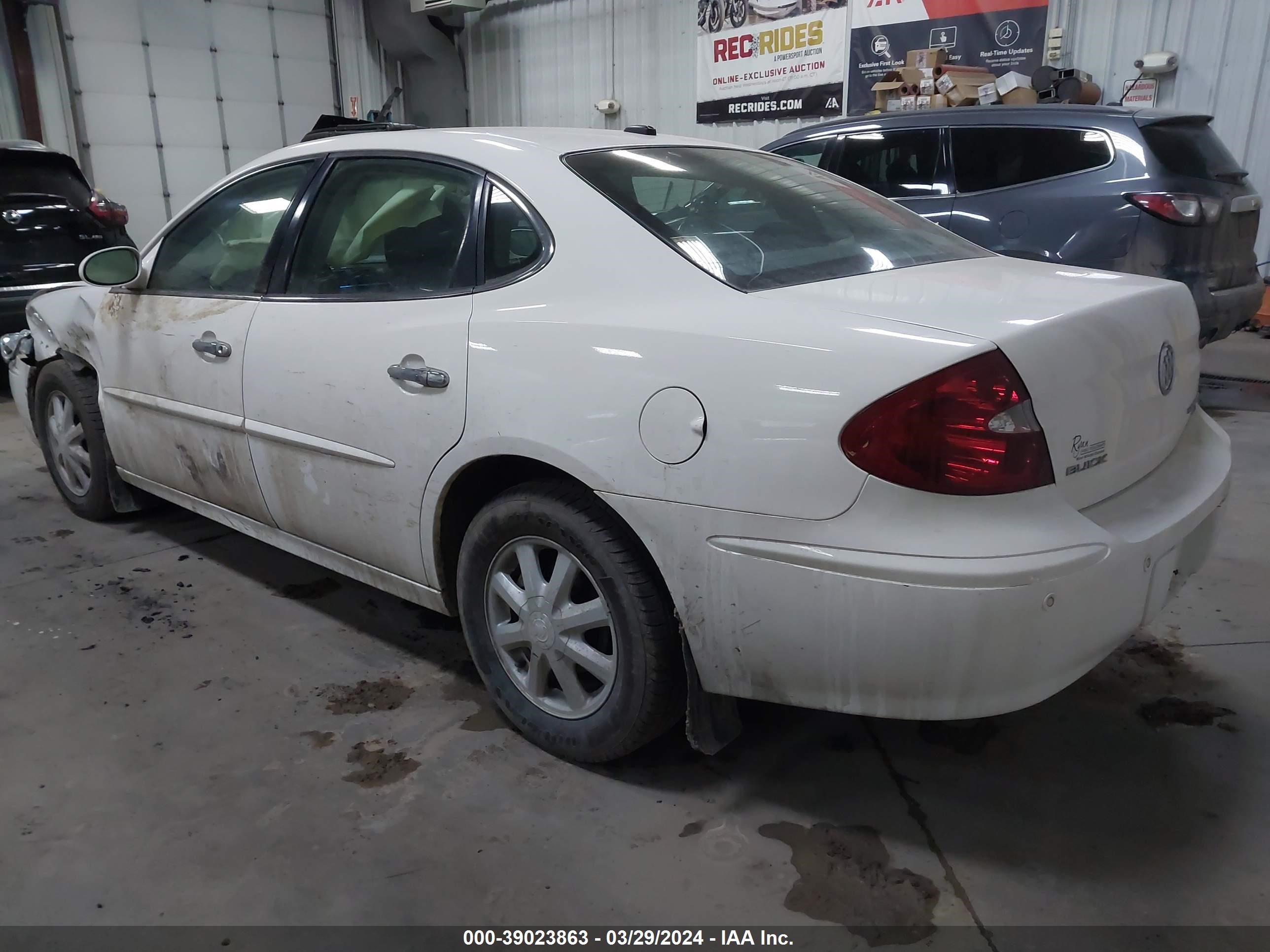 Photo 2 VIN: 2G4WD582361217052 - BUICK LACROSSE C 