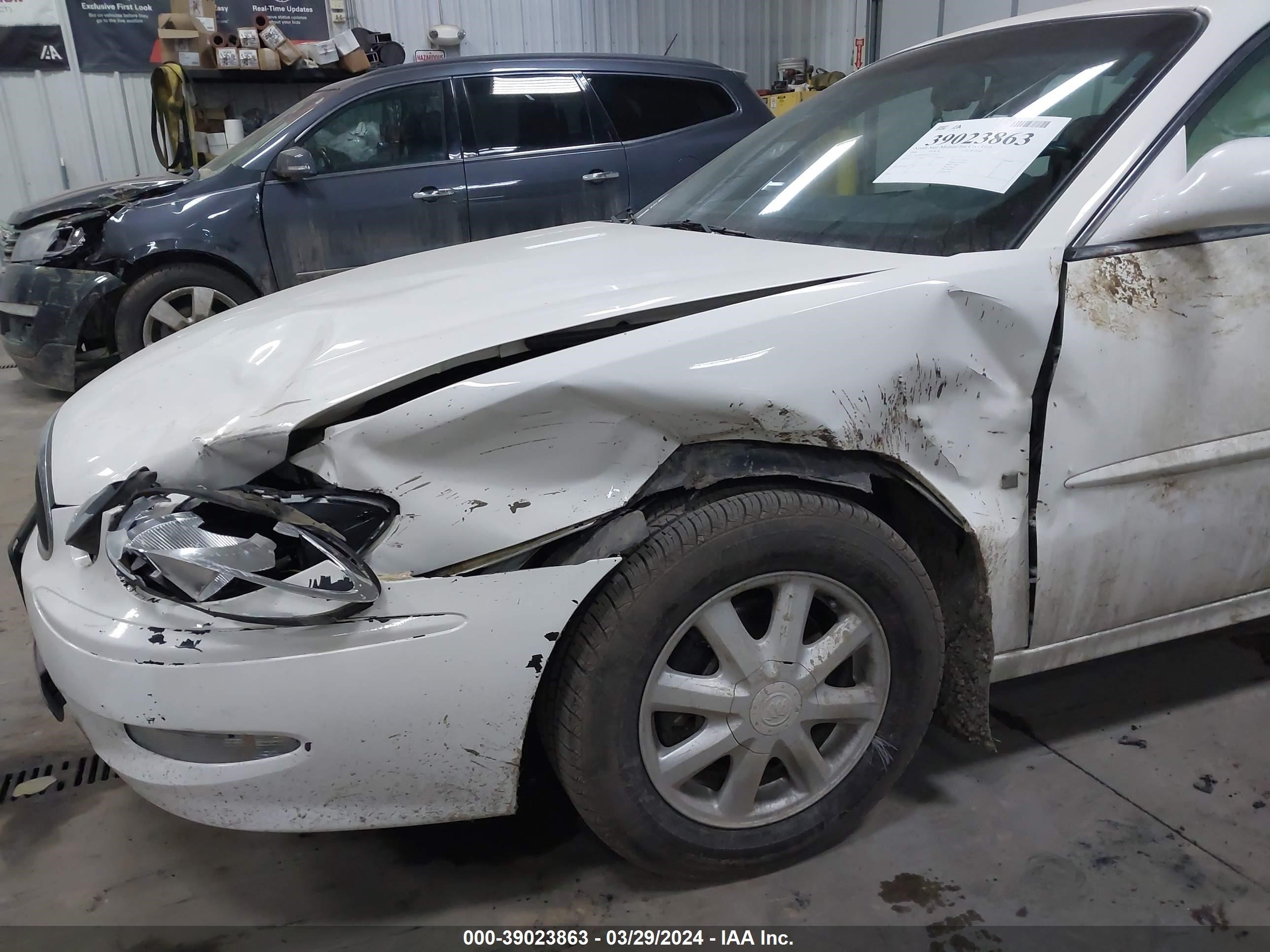 Photo 5 VIN: 2G4WD582361217052 - BUICK LACROSSE C 