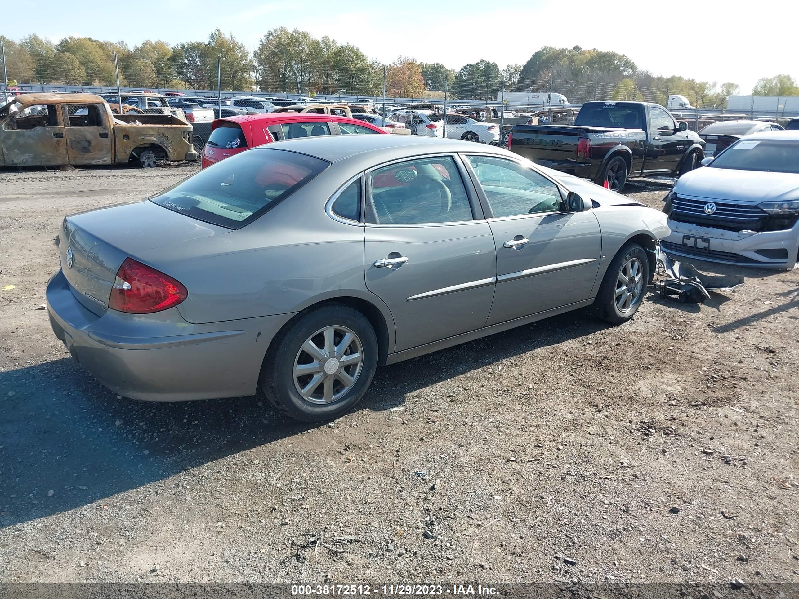 Photo 3 VIN: 2G4WD582371127367 - BUICK LACROSSE 