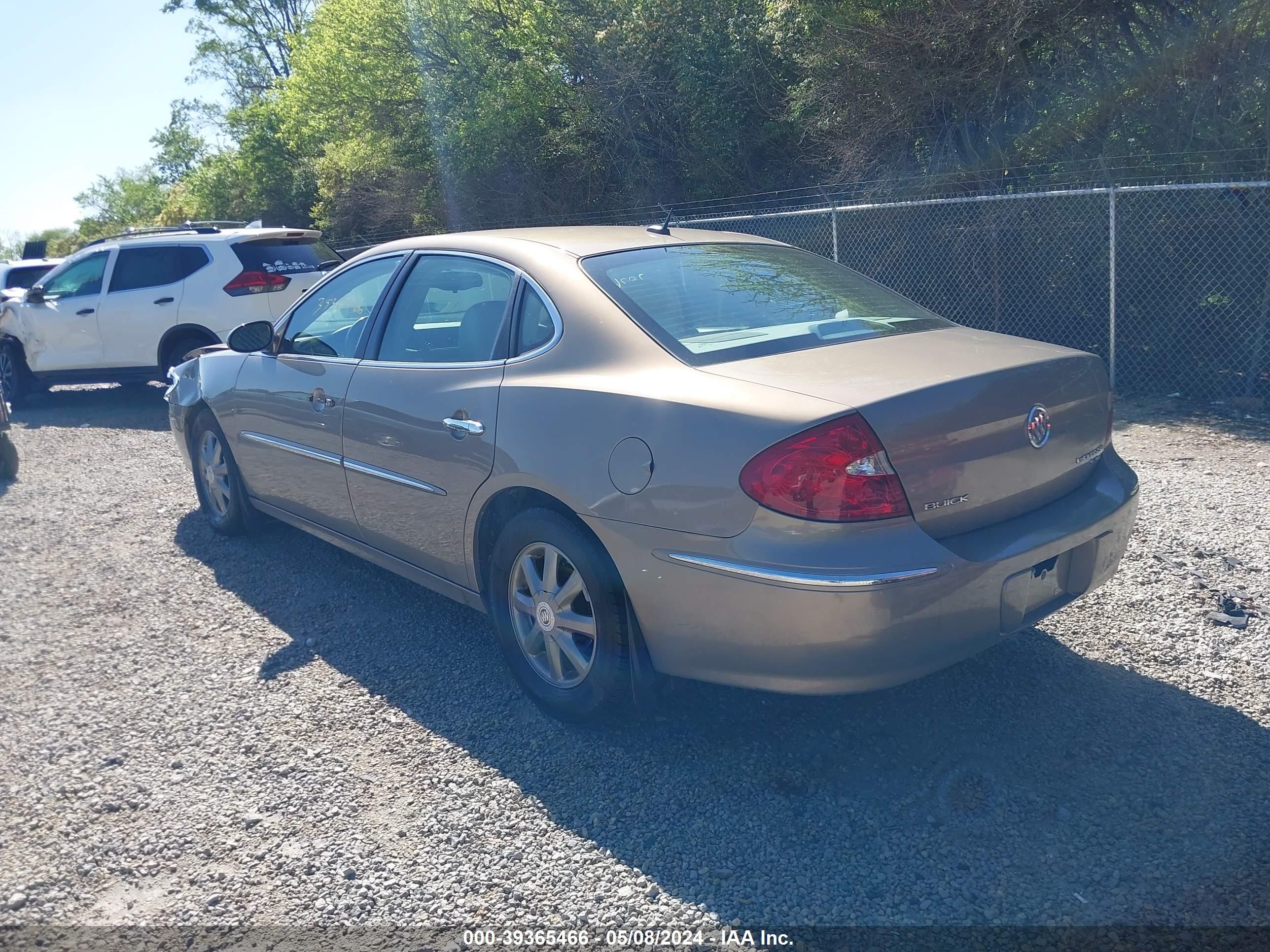 Photo 2 VIN: 2G4WD582371161180 - BUICK LACROSSE 