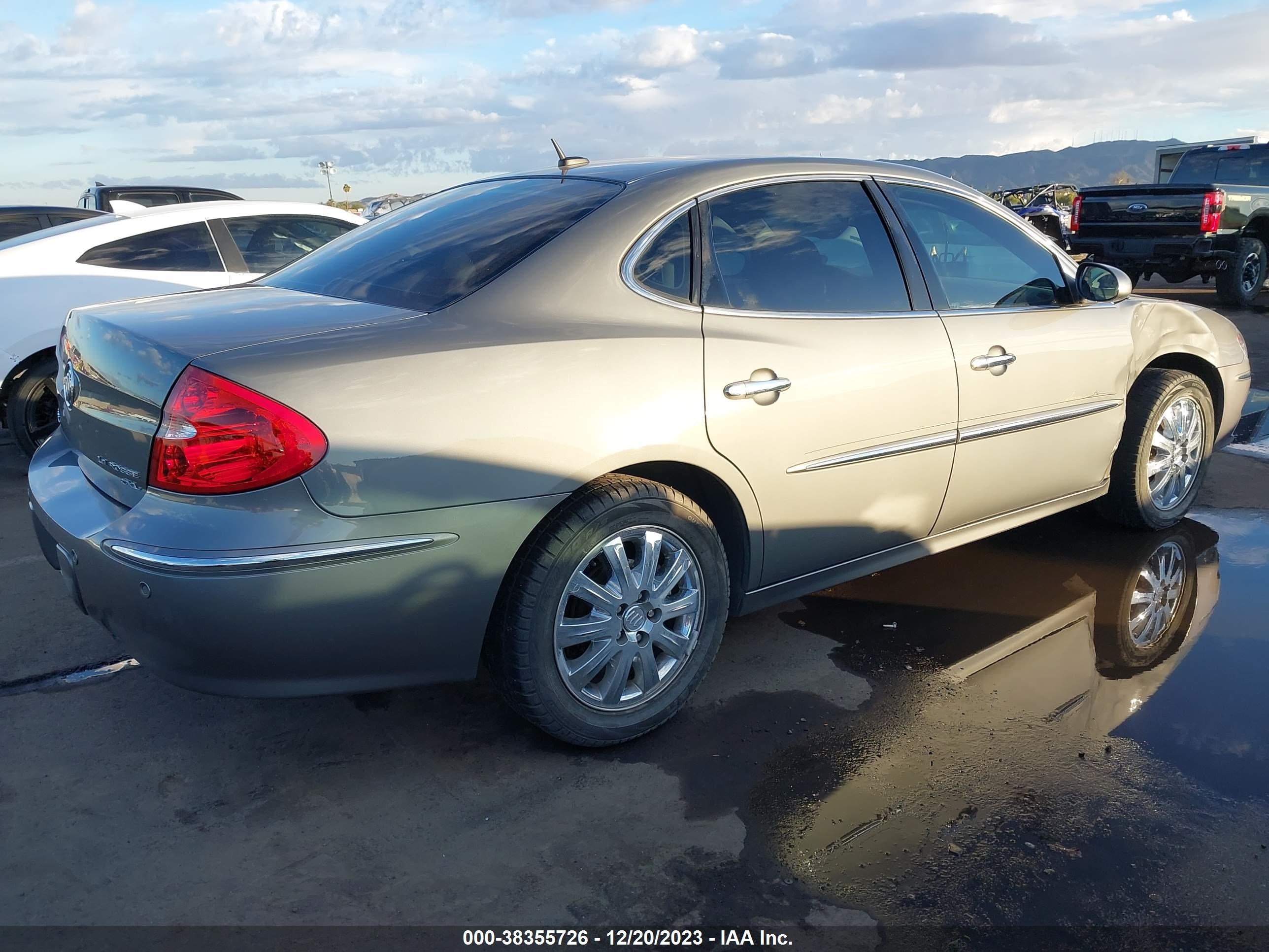 Photo 3 VIN: 2G4WD582381196061 - BUICK LACROSSE 