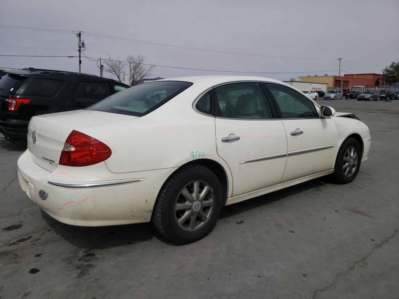 Photo 2 VIN: 2G4WD582481142820 - BUICK LACROSSE 