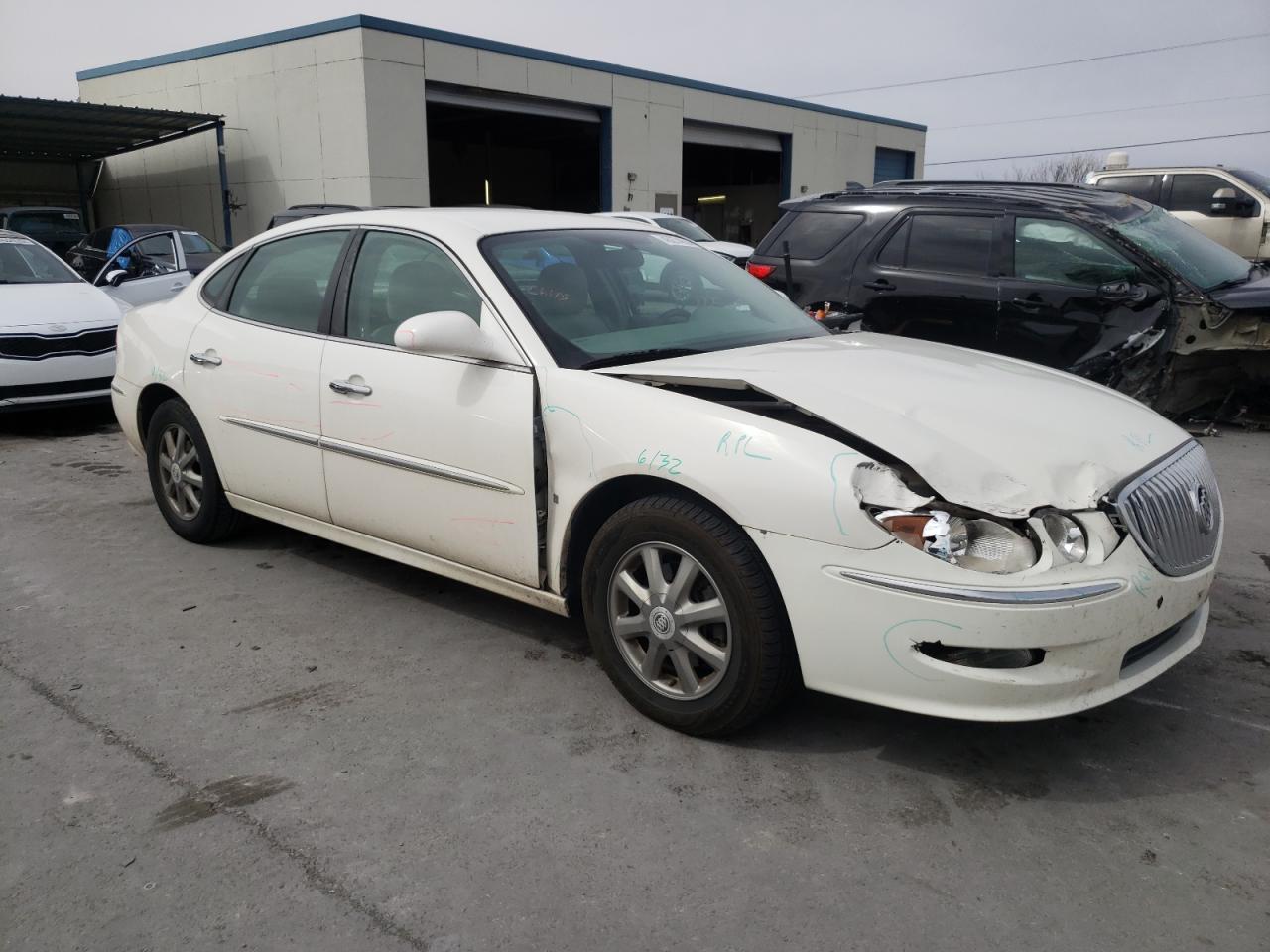 Photo 3 VIN: 2G4WD582481142820 - BUICK LACROSSE 