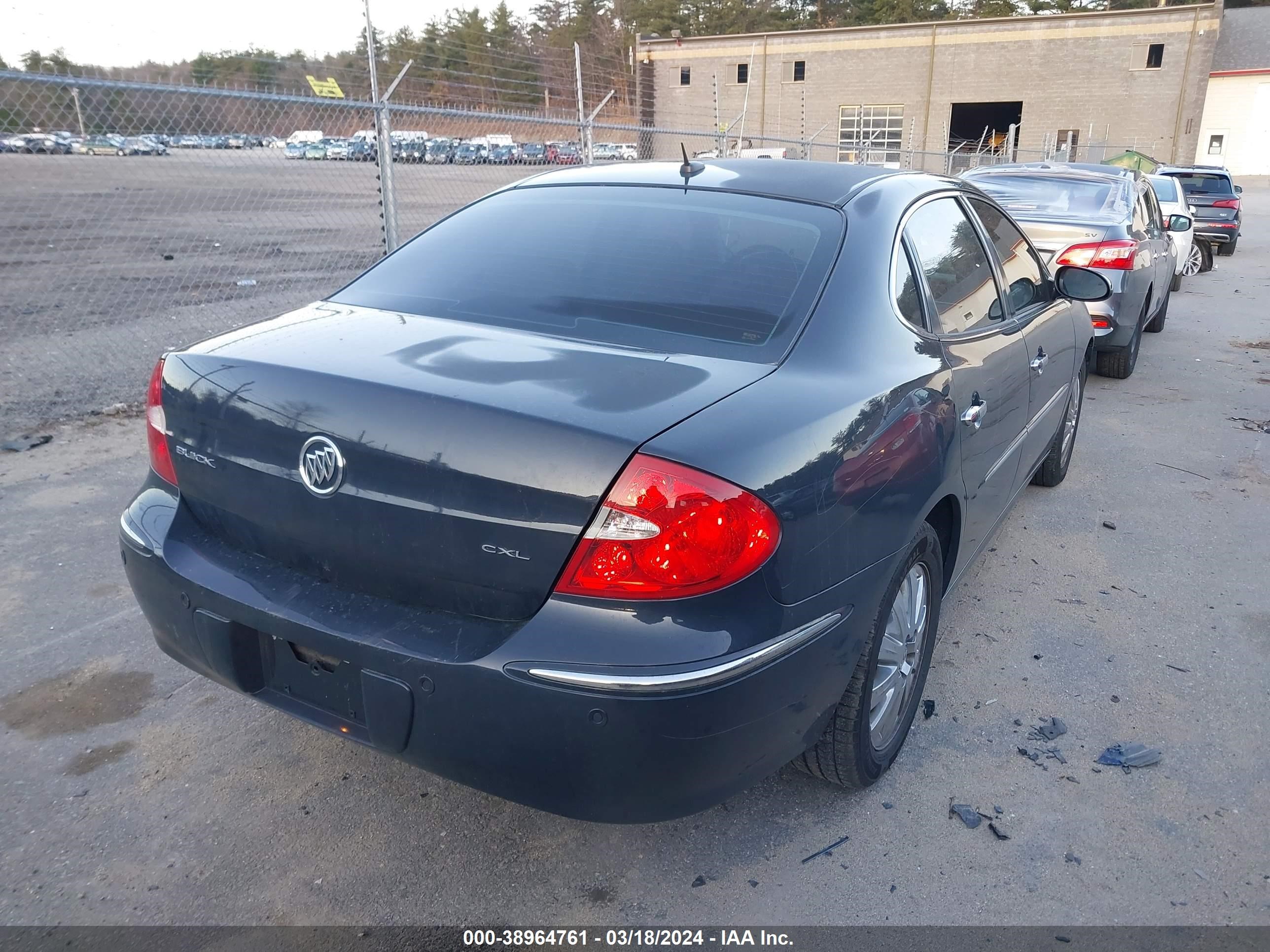 Photo 3 VIN: 2G4WD582481152618 - BUICK LACROSSE 