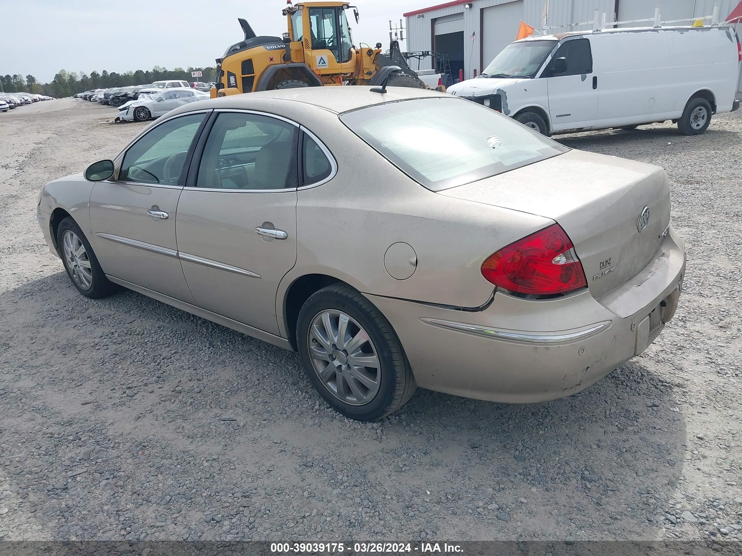 Photo 2 VIN: 2G4WD582481195047 - BUICK LACROSSE 