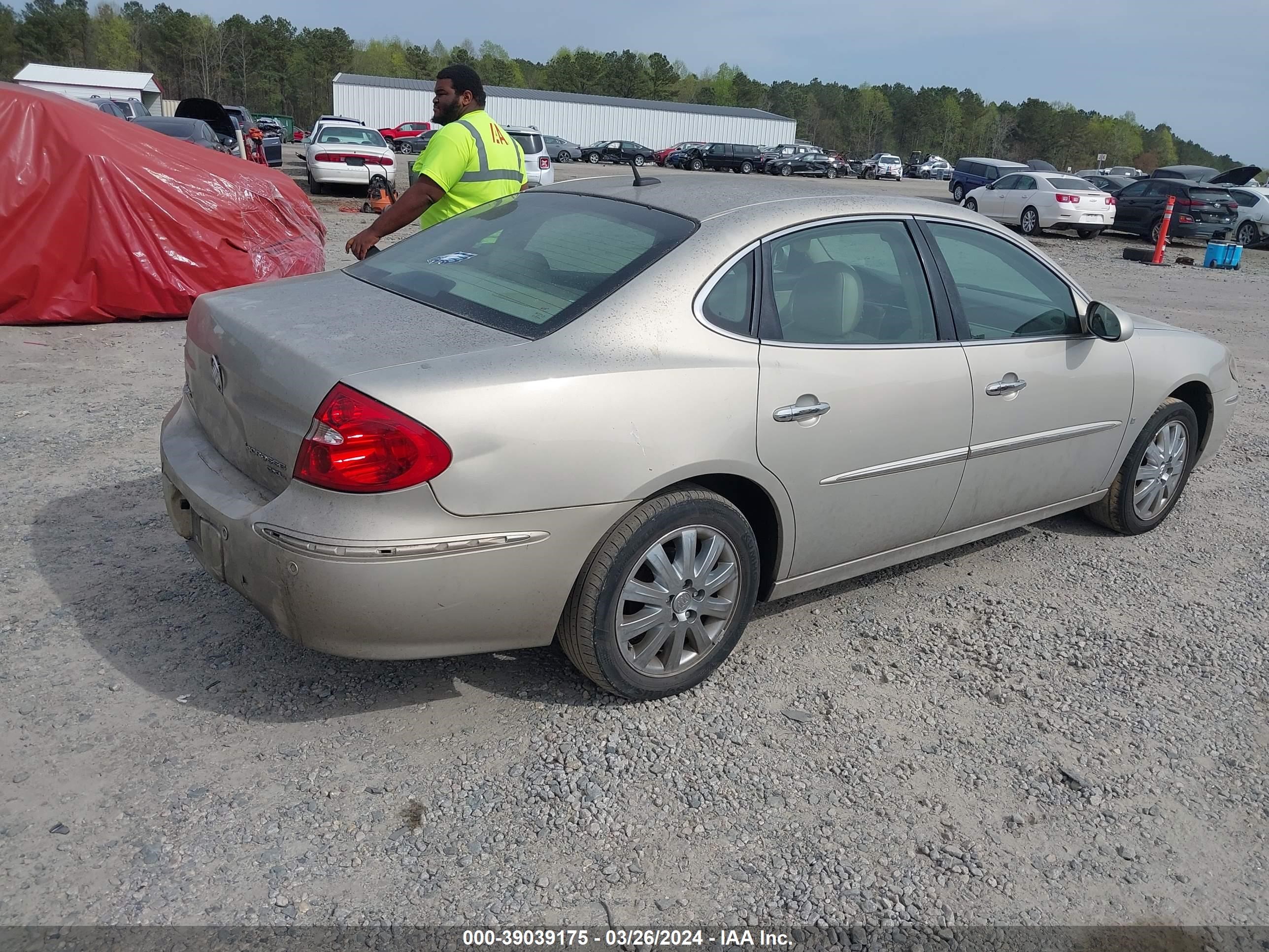 Photo 3 VIN: 2G4WD582481195047 - BUICK LACROSSE 