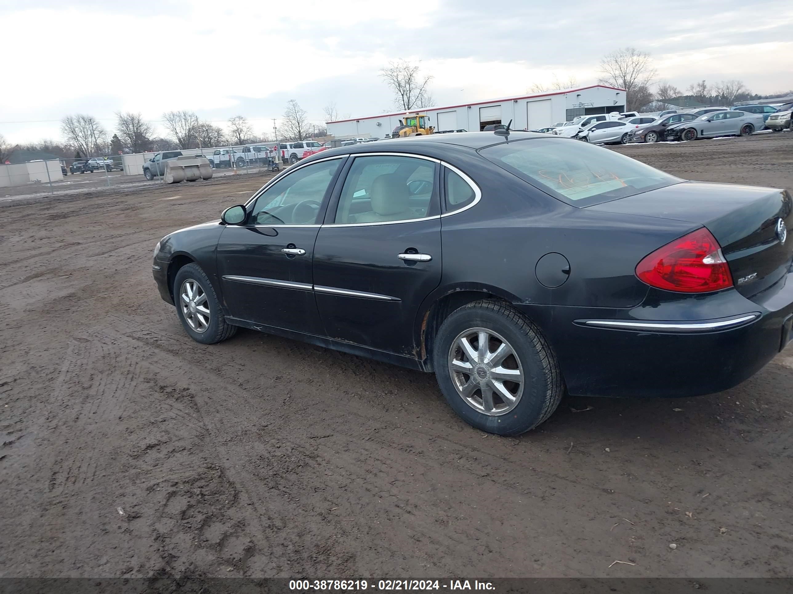 Photo 2 VIN: 2G4WD582561114523 - BUICK LACROSSE 