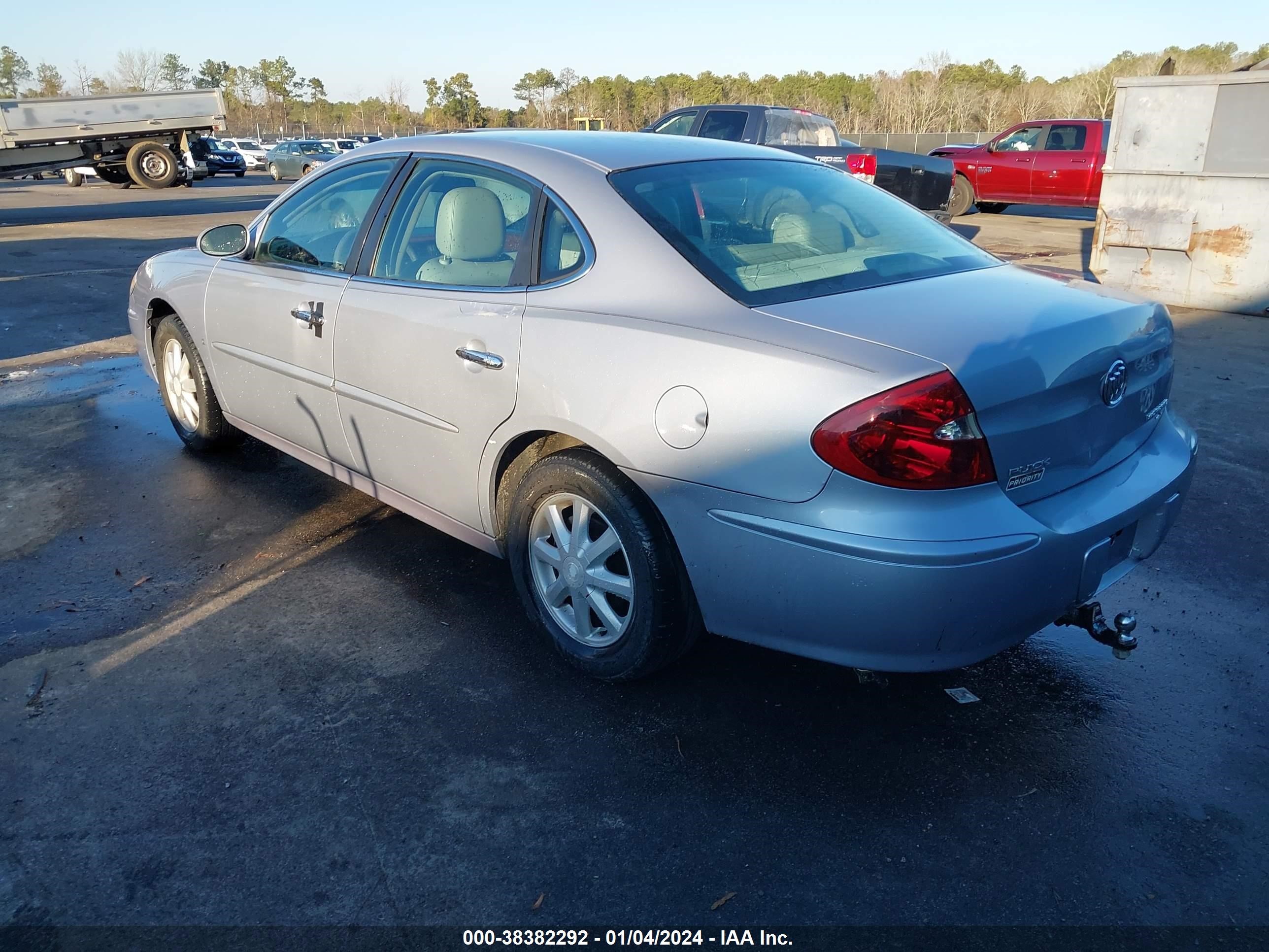 Photo 2 VIN: 2G4WD582561159736 - BUICK LACROSSE 