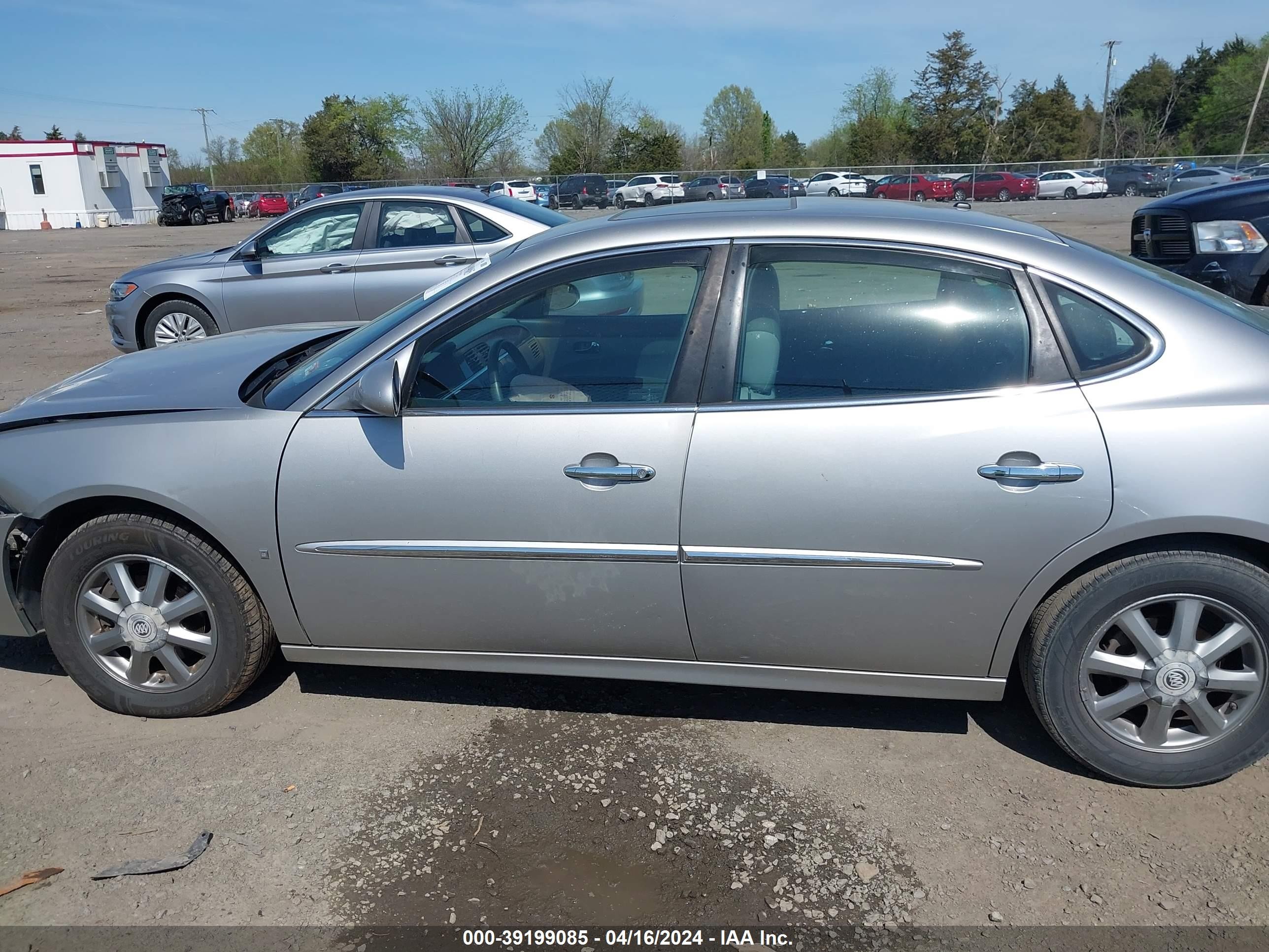 Photo 13 VIN: 2G4WD582571197369 - BUICK LACROSSE 