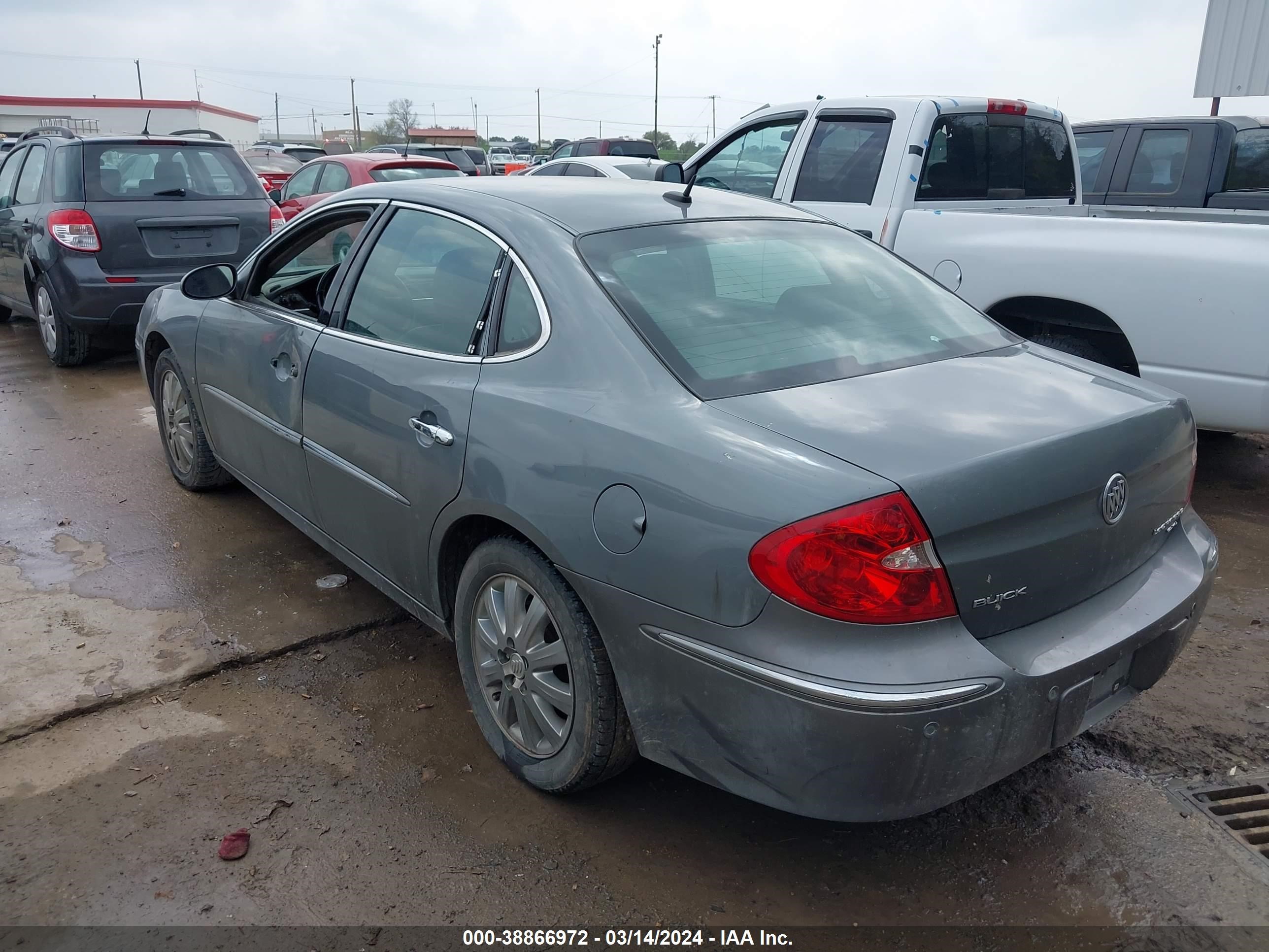 Photo 2 VIN: 2G4WD582581153390 - BUICK LACROSSE 