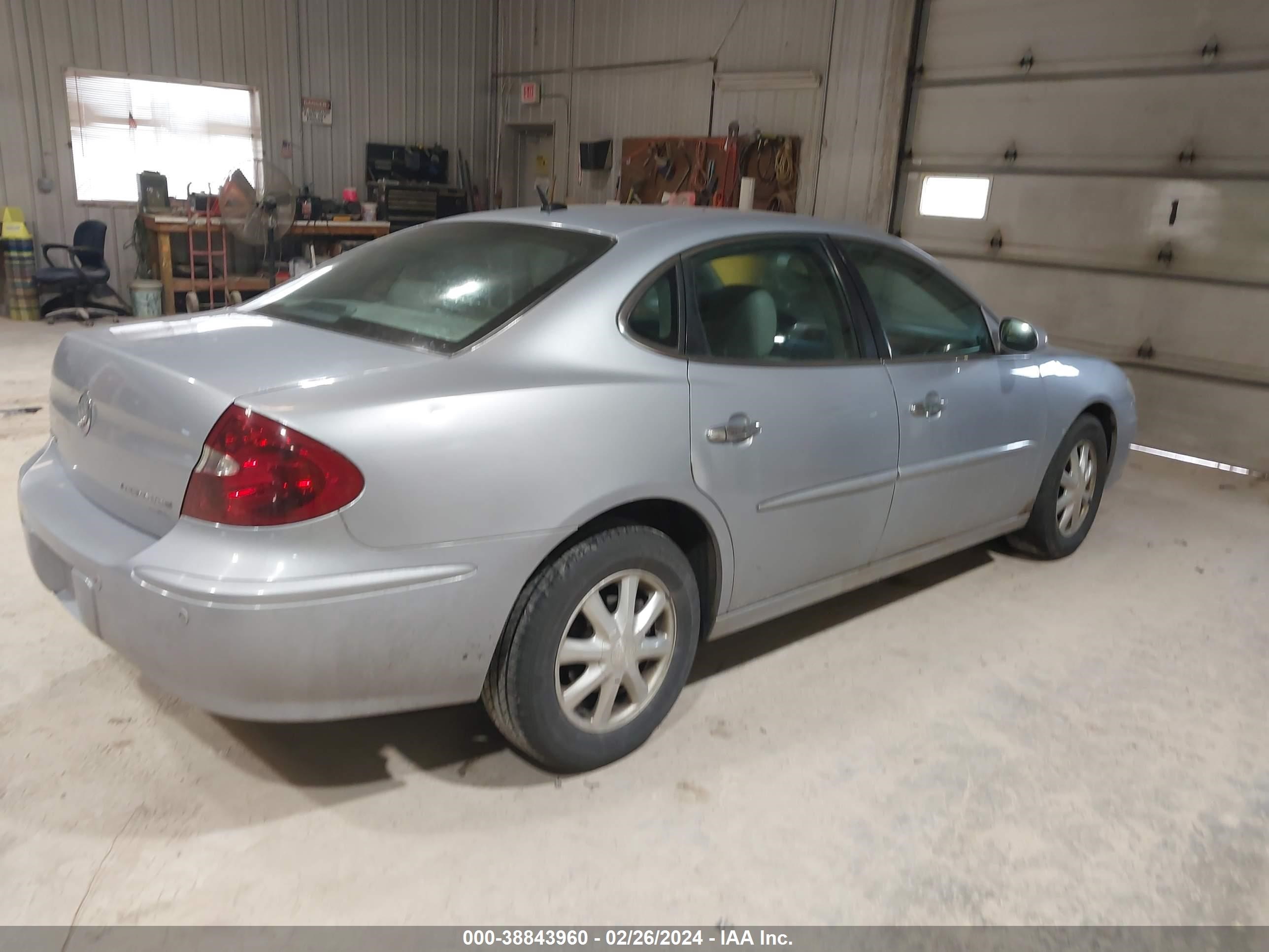 Photo 3 VIN: 2G4WD582761104771 - BUICK LACROSSE 