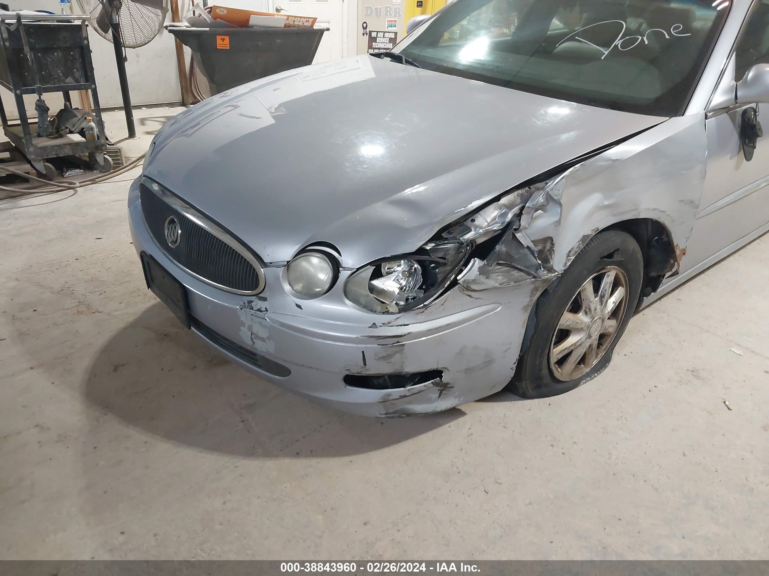 Photo 5 VIN: 2G4WD582761104771 - BUICK LACROSSE 