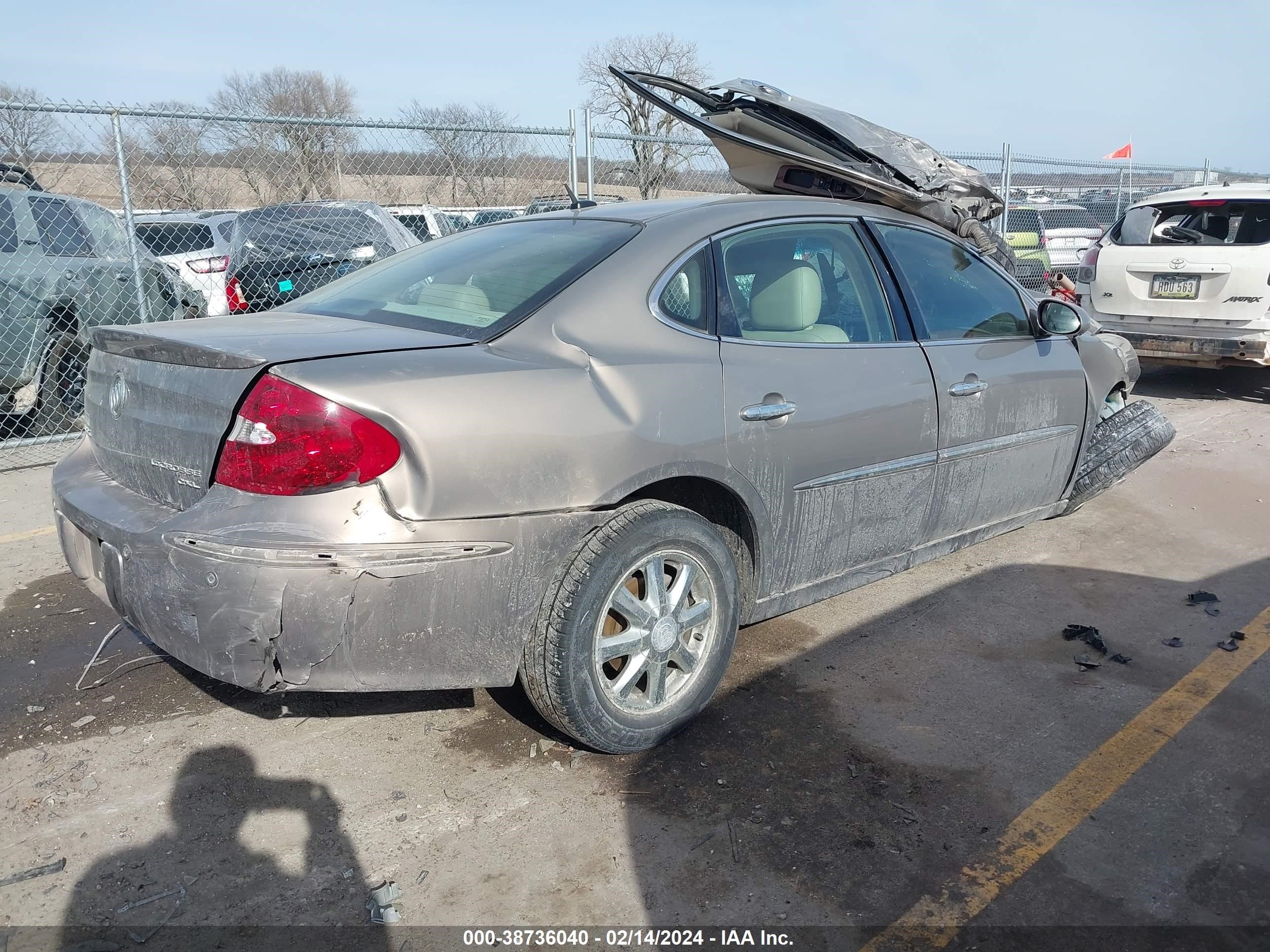 Photo 3 VIN: 2G4WD582761193354 - BUICK LACROSSE 