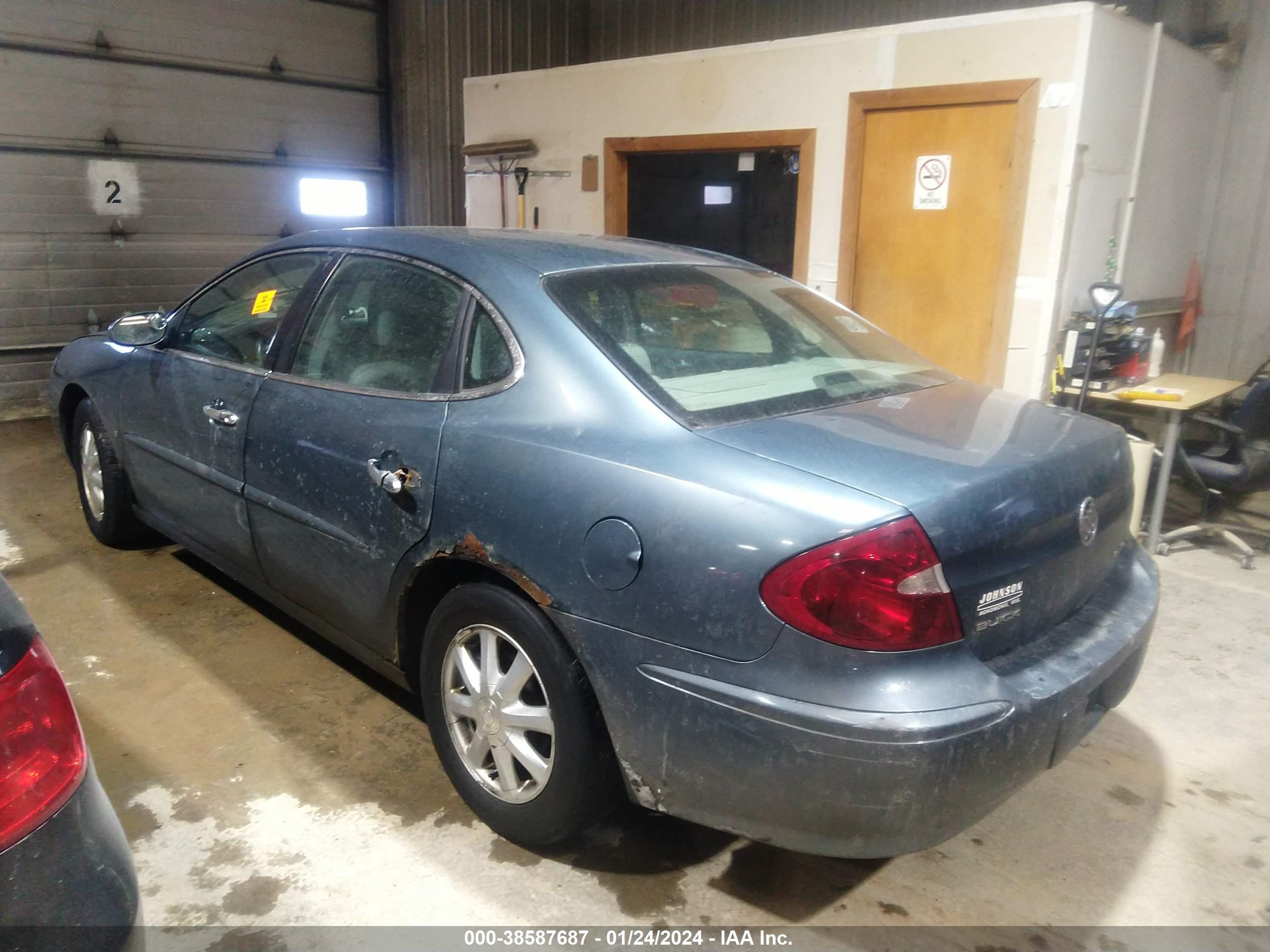 Photo 2 VIN: 2G4WD582861199485 - BUICK LACROSSE 