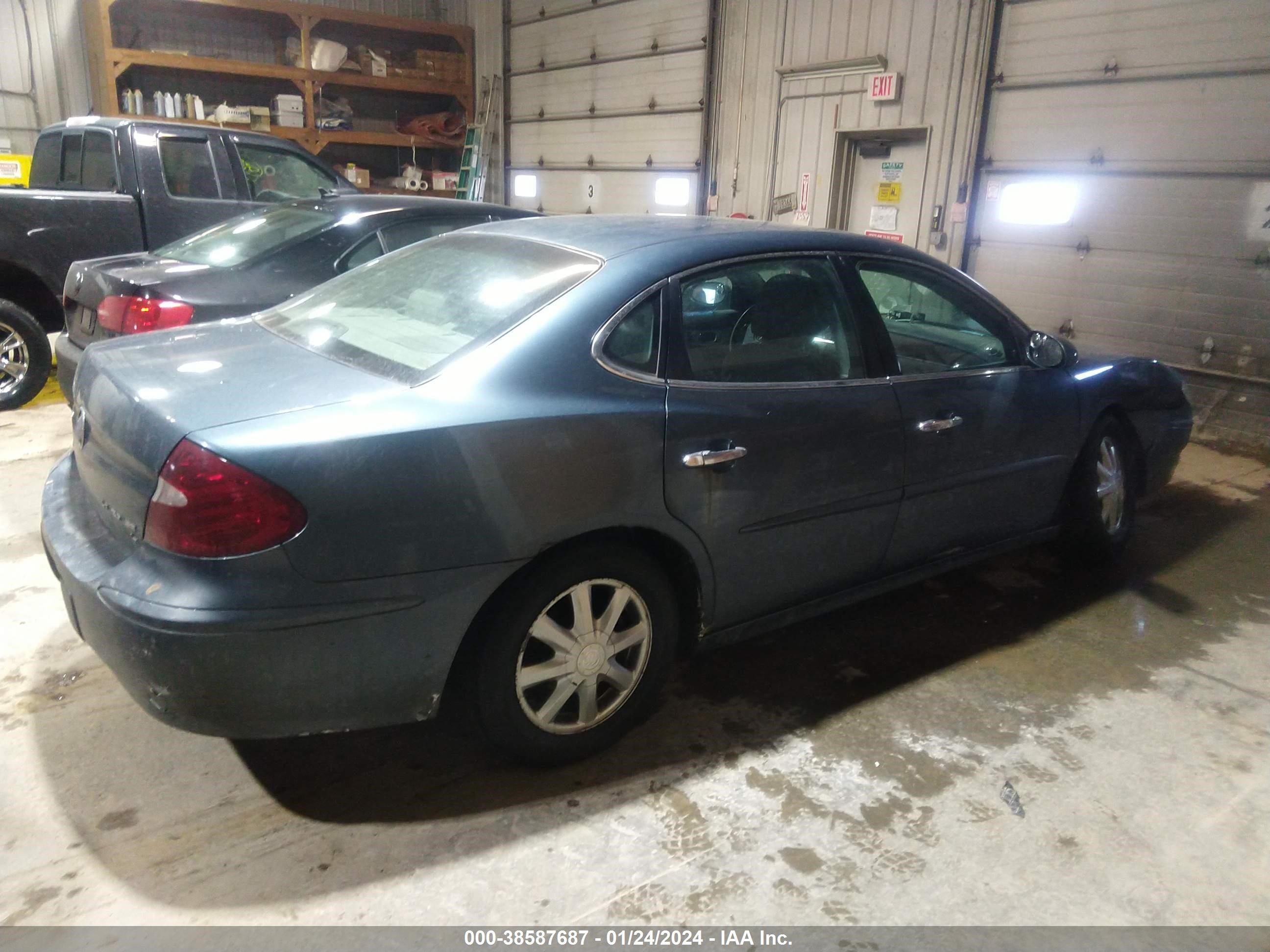 Photo 3 VIN: 2G4WD582861199485 - BUICK LACROSSE 