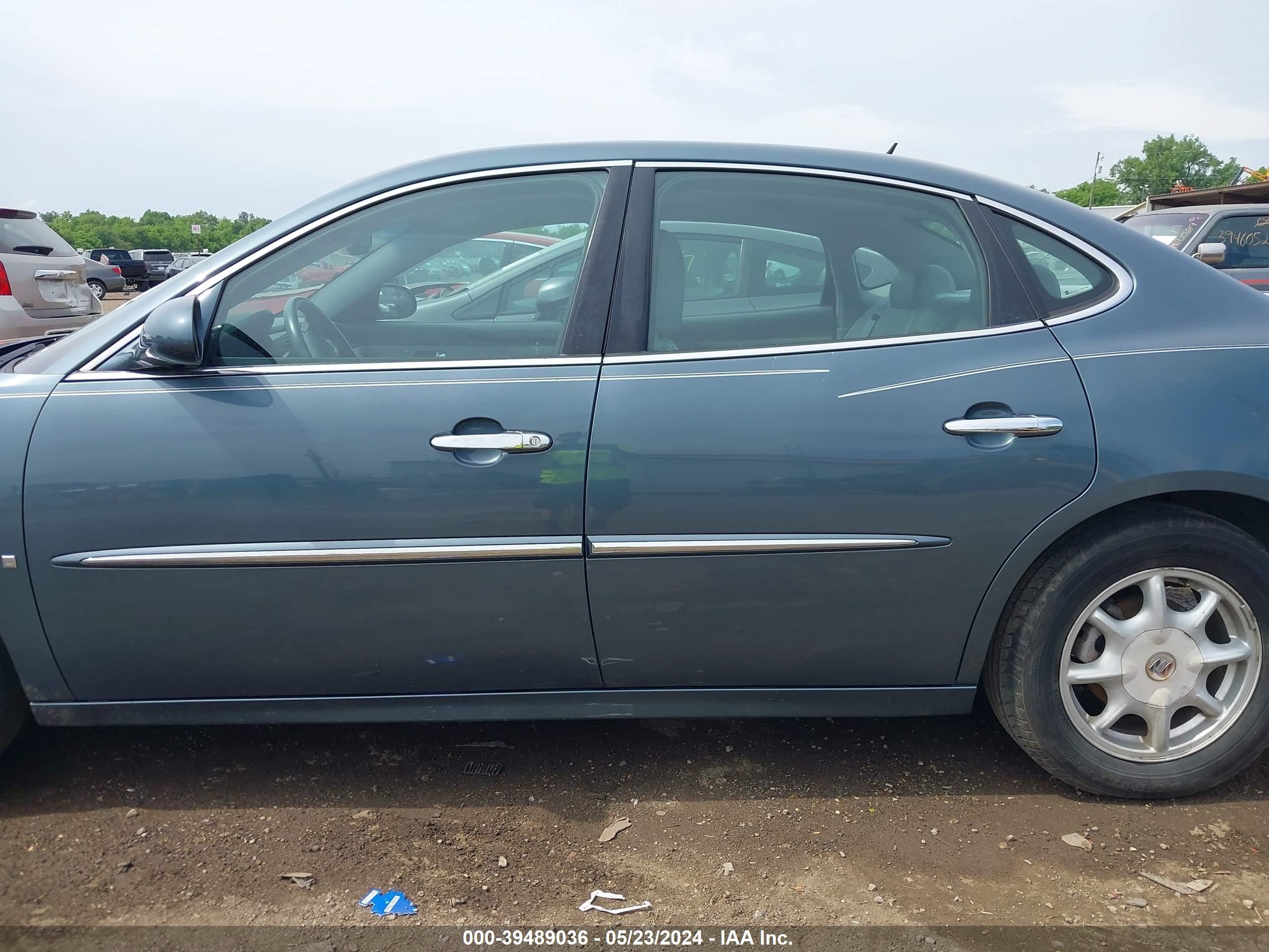 Photo 13 VIN: 2G4WD582871125758 - BUICK LACROSSE 