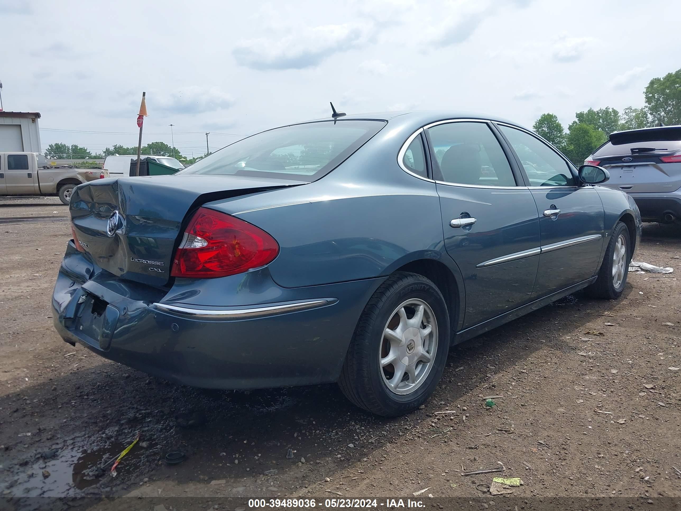 Photo 3 VIN: 2G4WD582871125758 - BUICK LACROSSE 