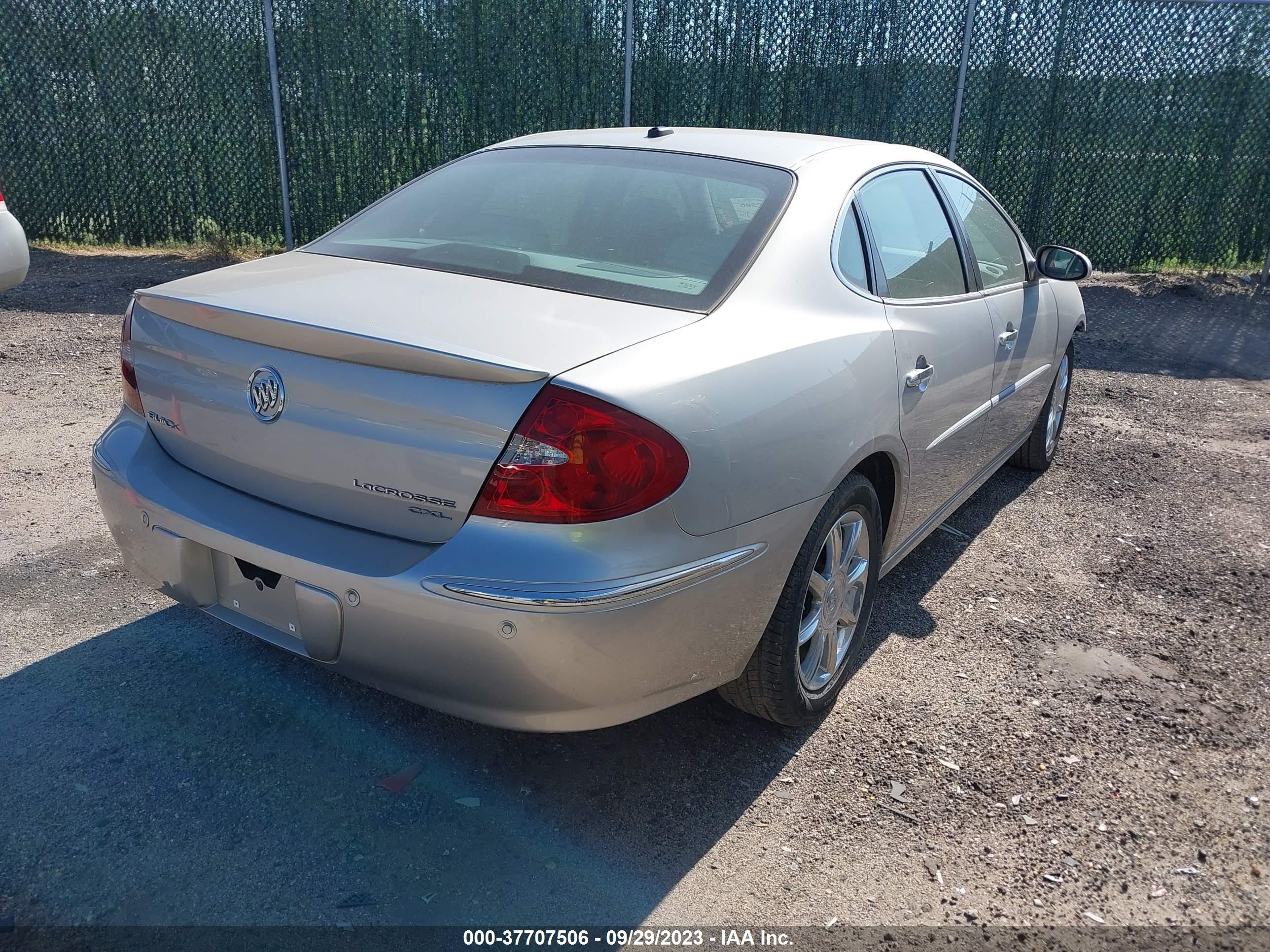 Photo 3 VIN: 2G4WD582871151034 - BUICK LACROSSE 