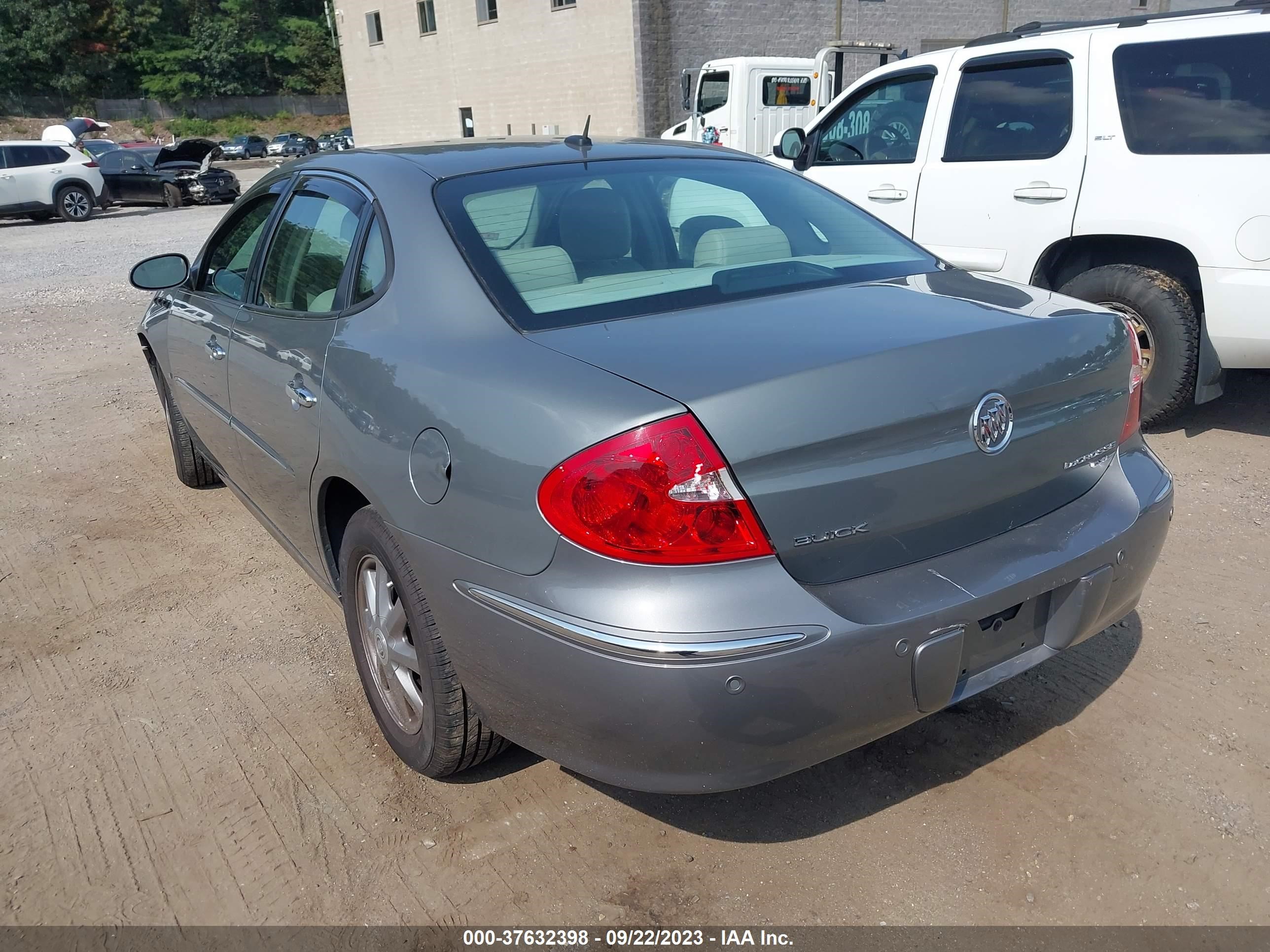 Photo 2 VIN: 2G4WD582891104170 - BUICK LACROSSE 