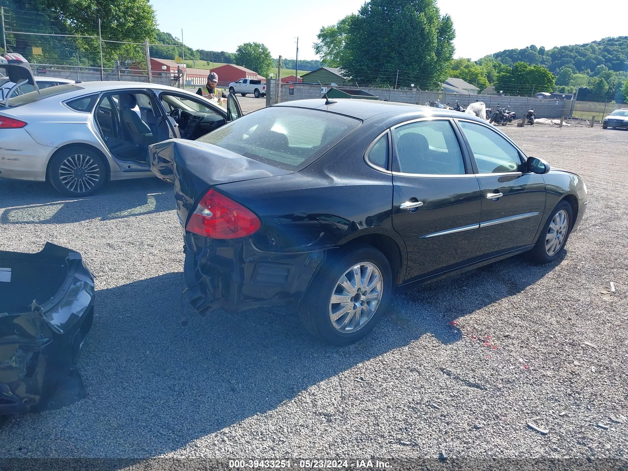 Photo 3 VIN: 2G4WD582891136925 - BUICK LACROSSE 