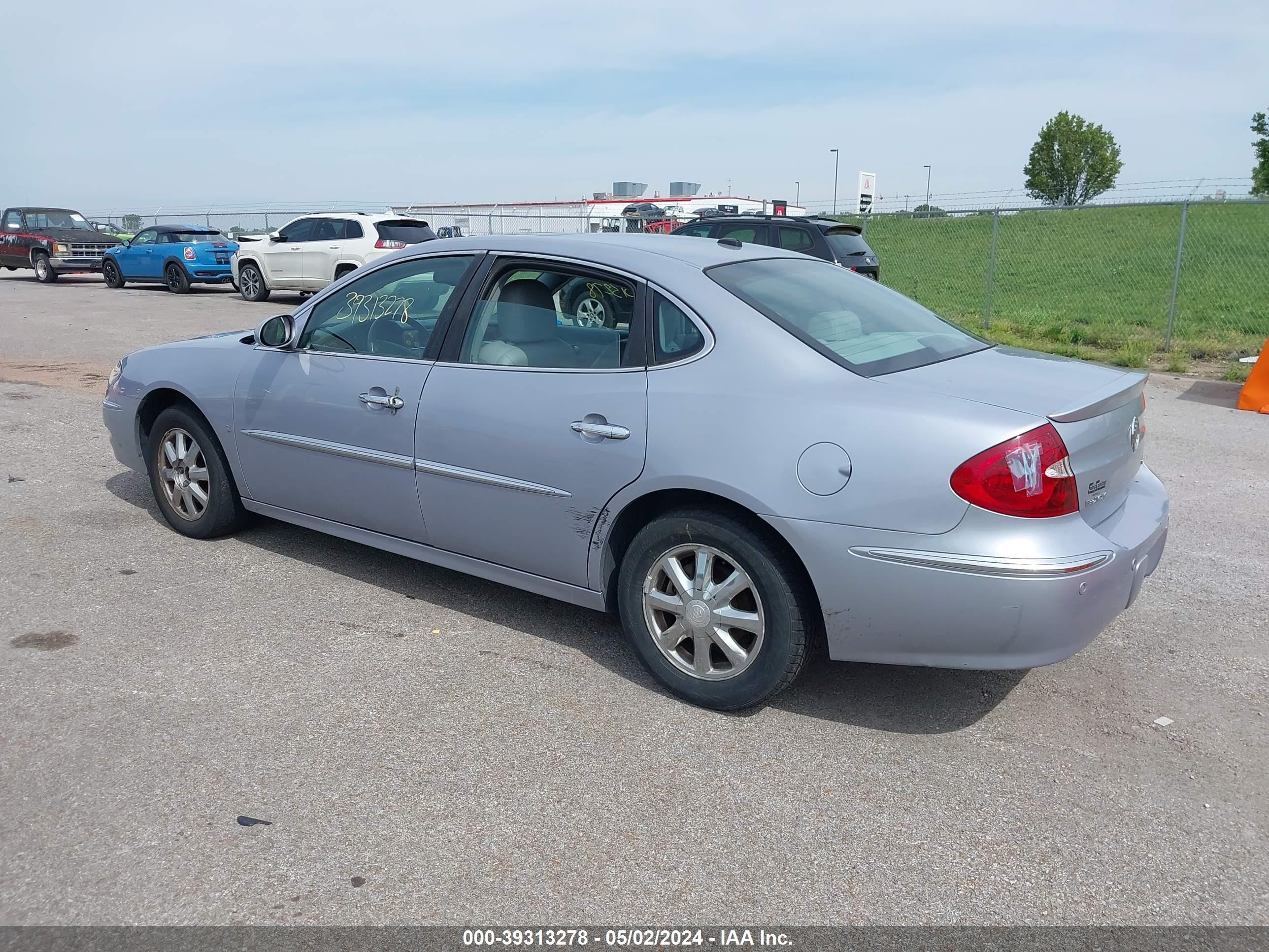 Photo 2 VIN: 2G4WD582961288661 - BUICK LACROSSE 